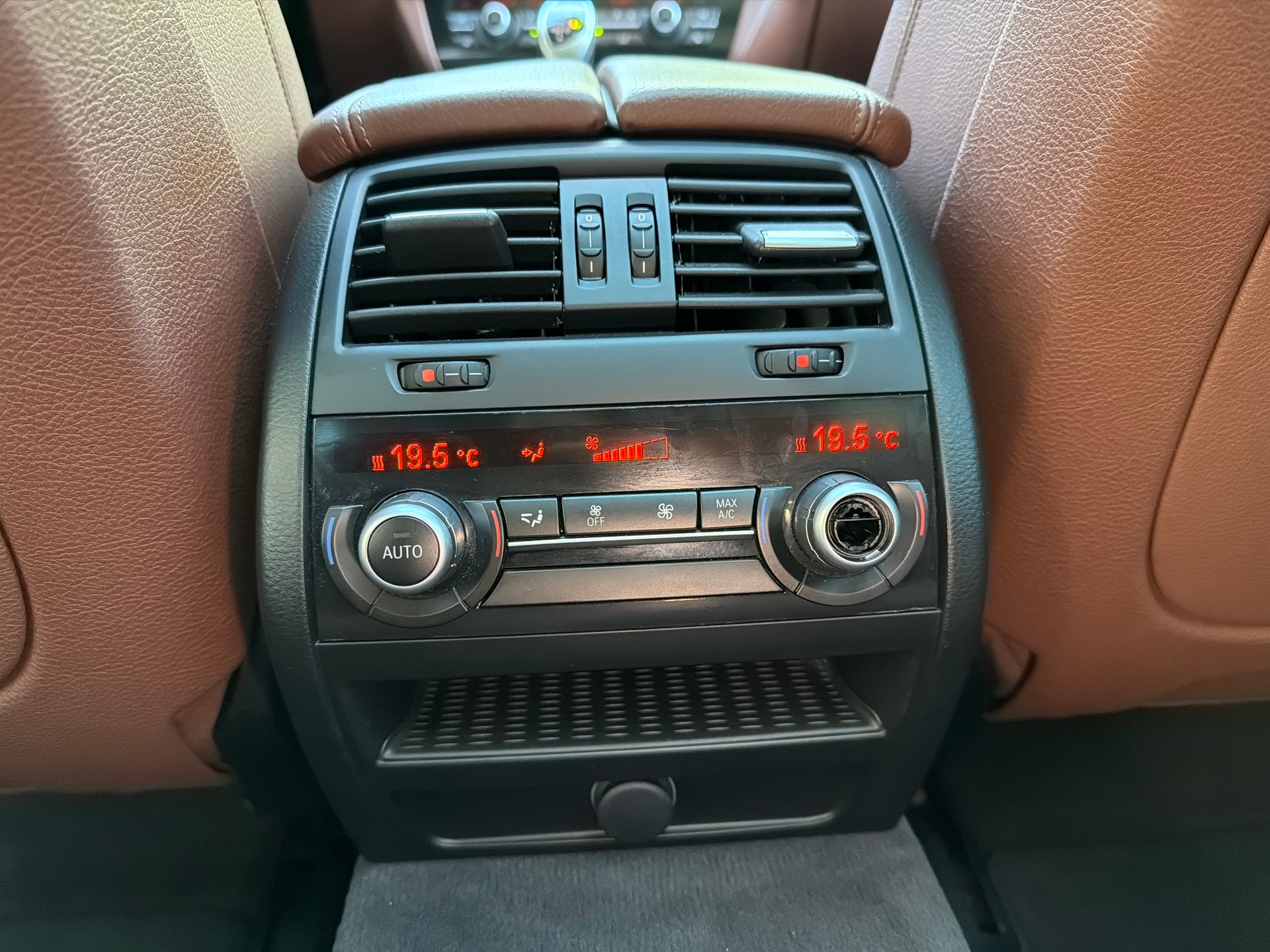 BMW 528i Touring xDrive Modern Line Steptronic-image-23