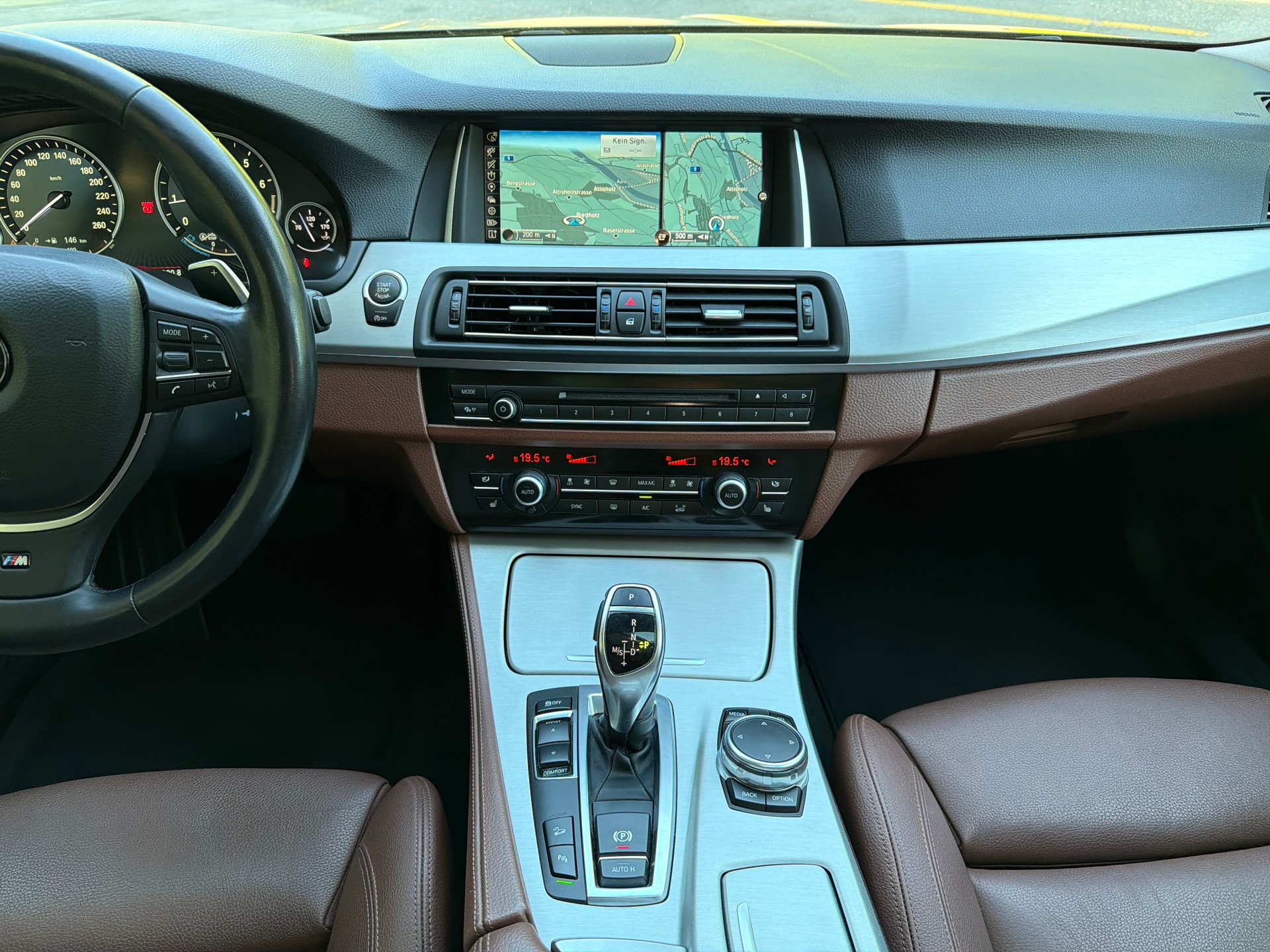 BMW 528i Touring xDrive Modern Line Steptronic-image-11