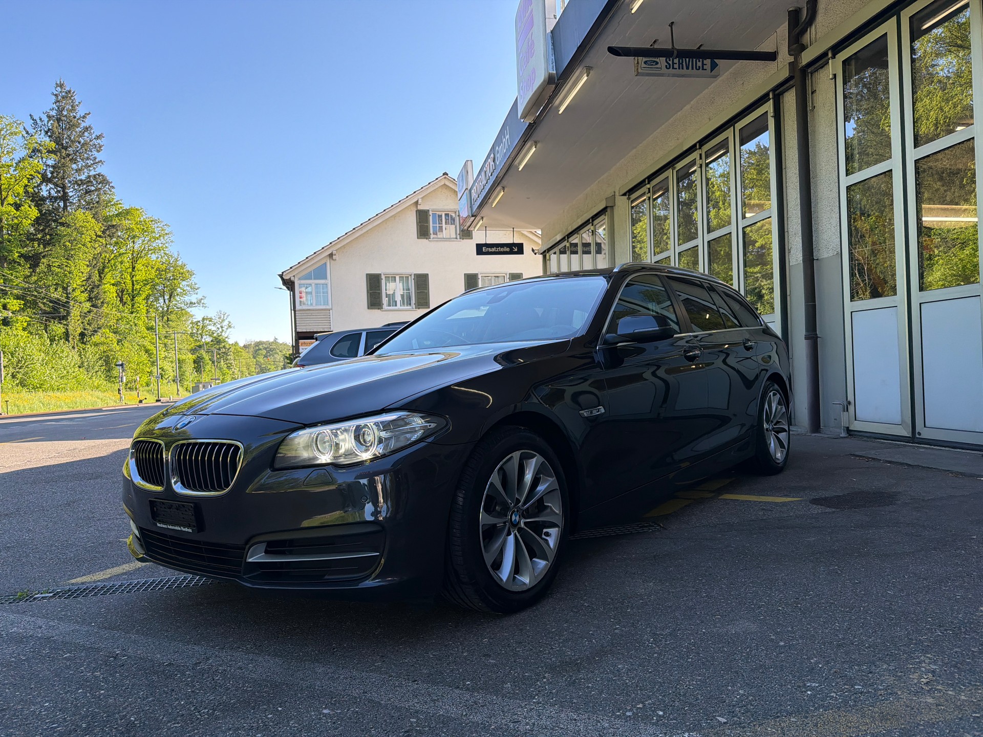 BMW 528i Touring xDrive Modern Line Steptronic-image-1