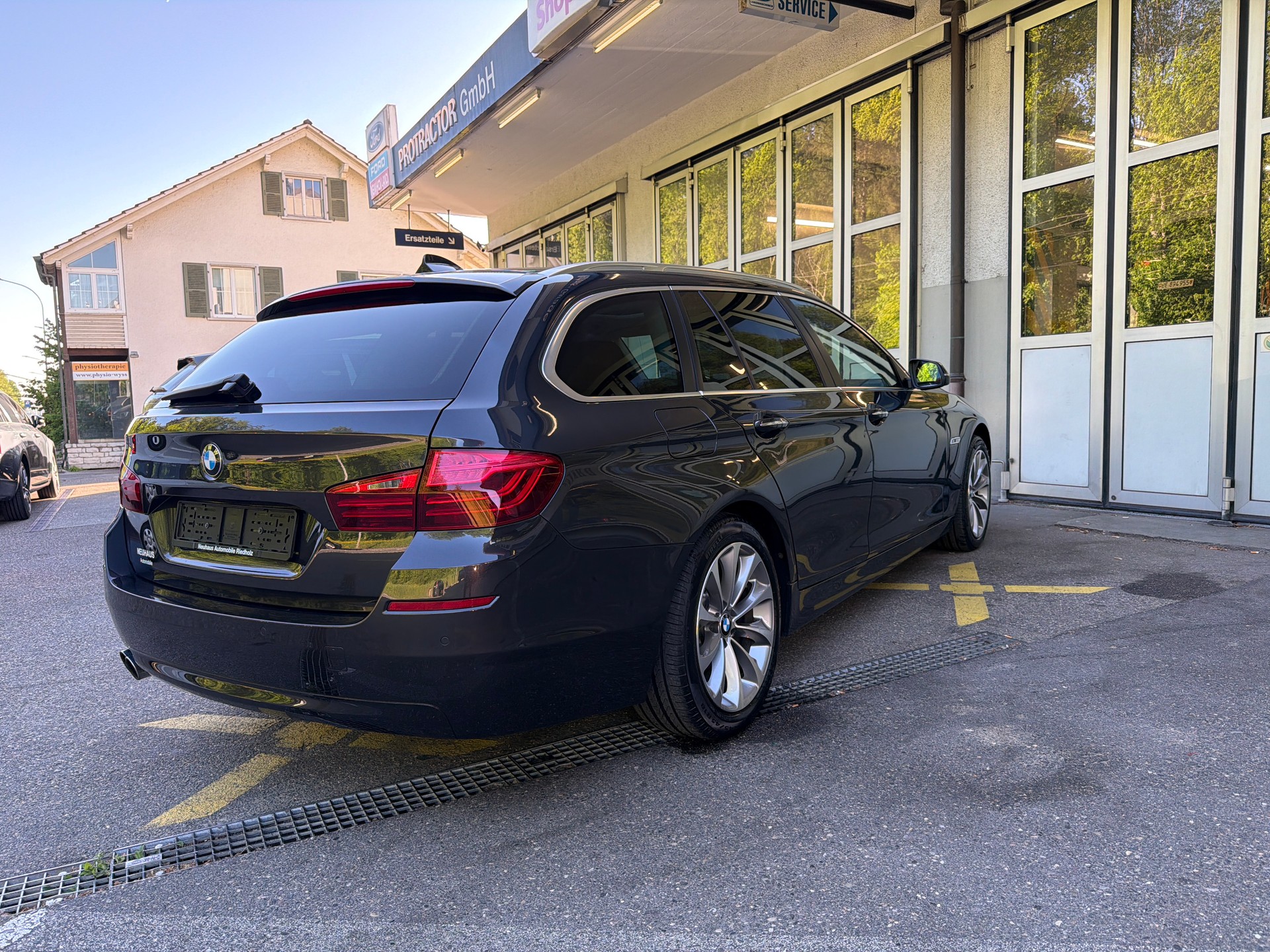 BMW 528i Touring xDrive Modern Line Steptronic-image-4