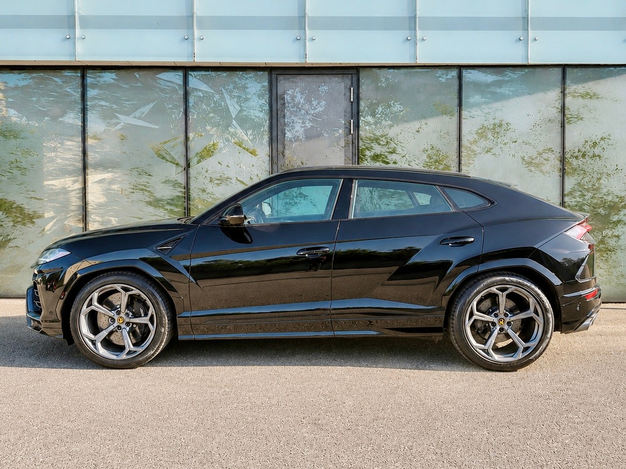 LAMBORGHINI 4.0-image-2