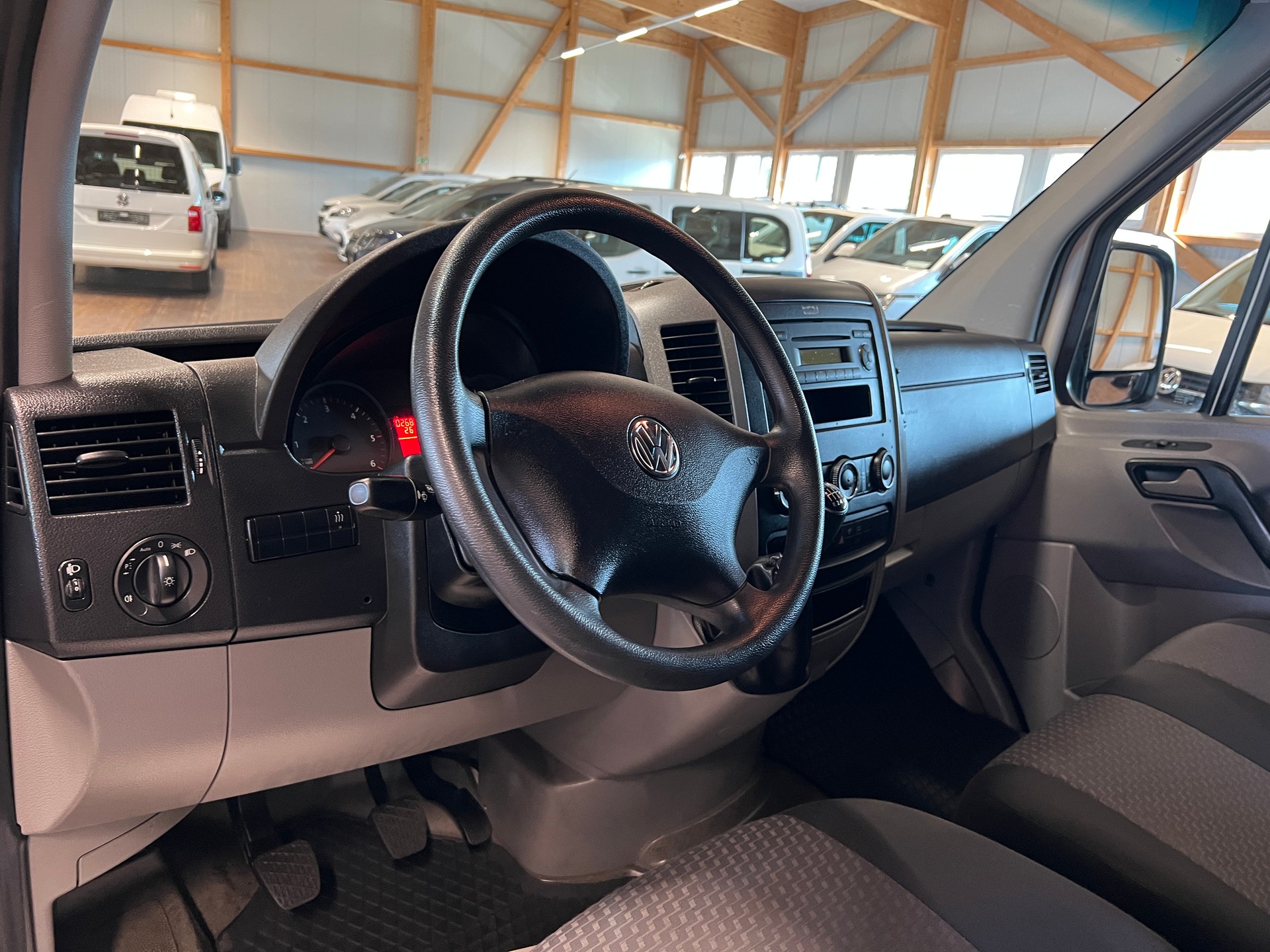 VW Crafter 35 2.0 TDI CR-image-9