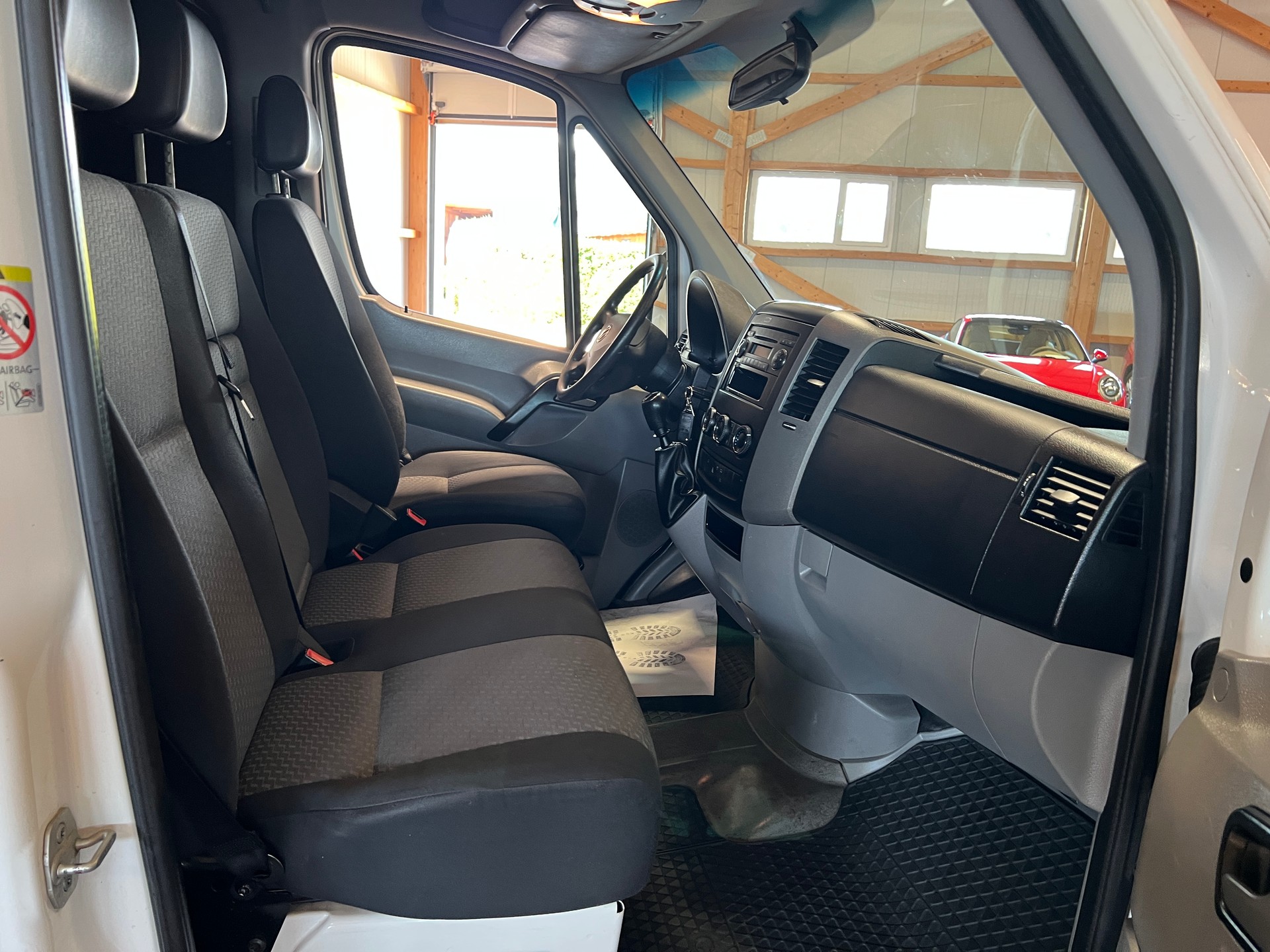 VW Crafter 35 2.0 TDI CR-image-12