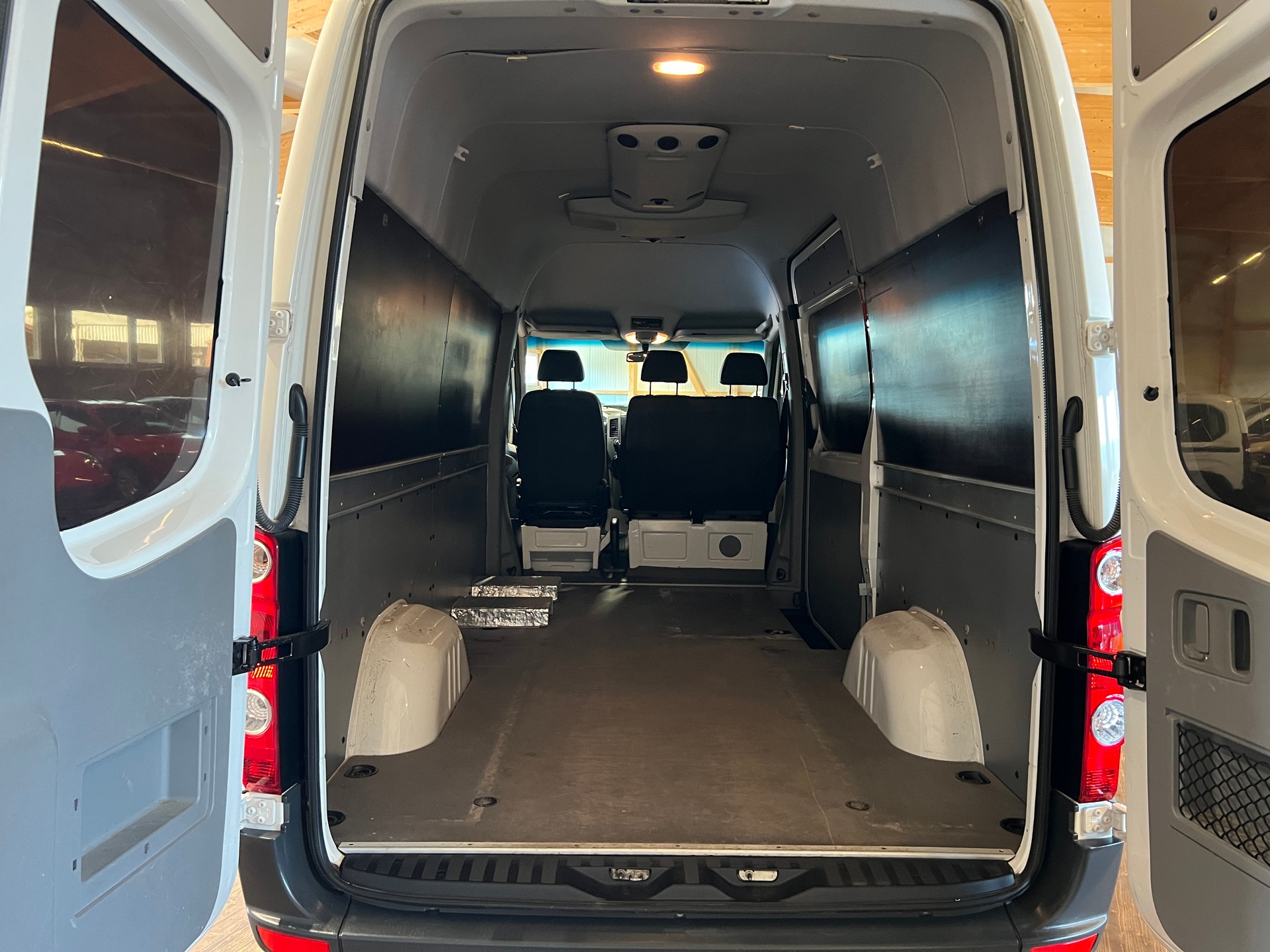 VW Crafter 35 2.0 TDI CR-image-15