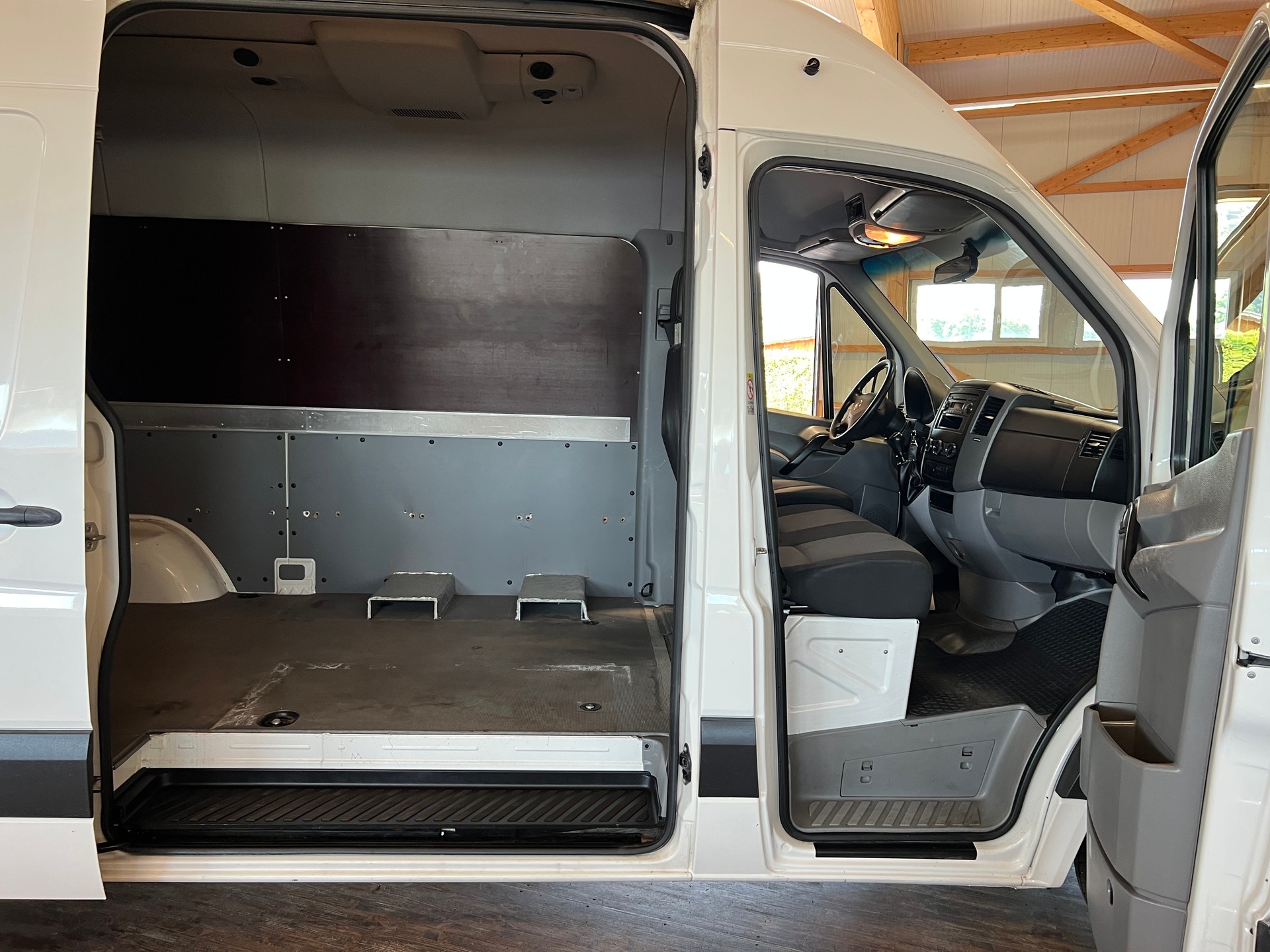 VW Crafter 35 2.0 TDI CR-image-14