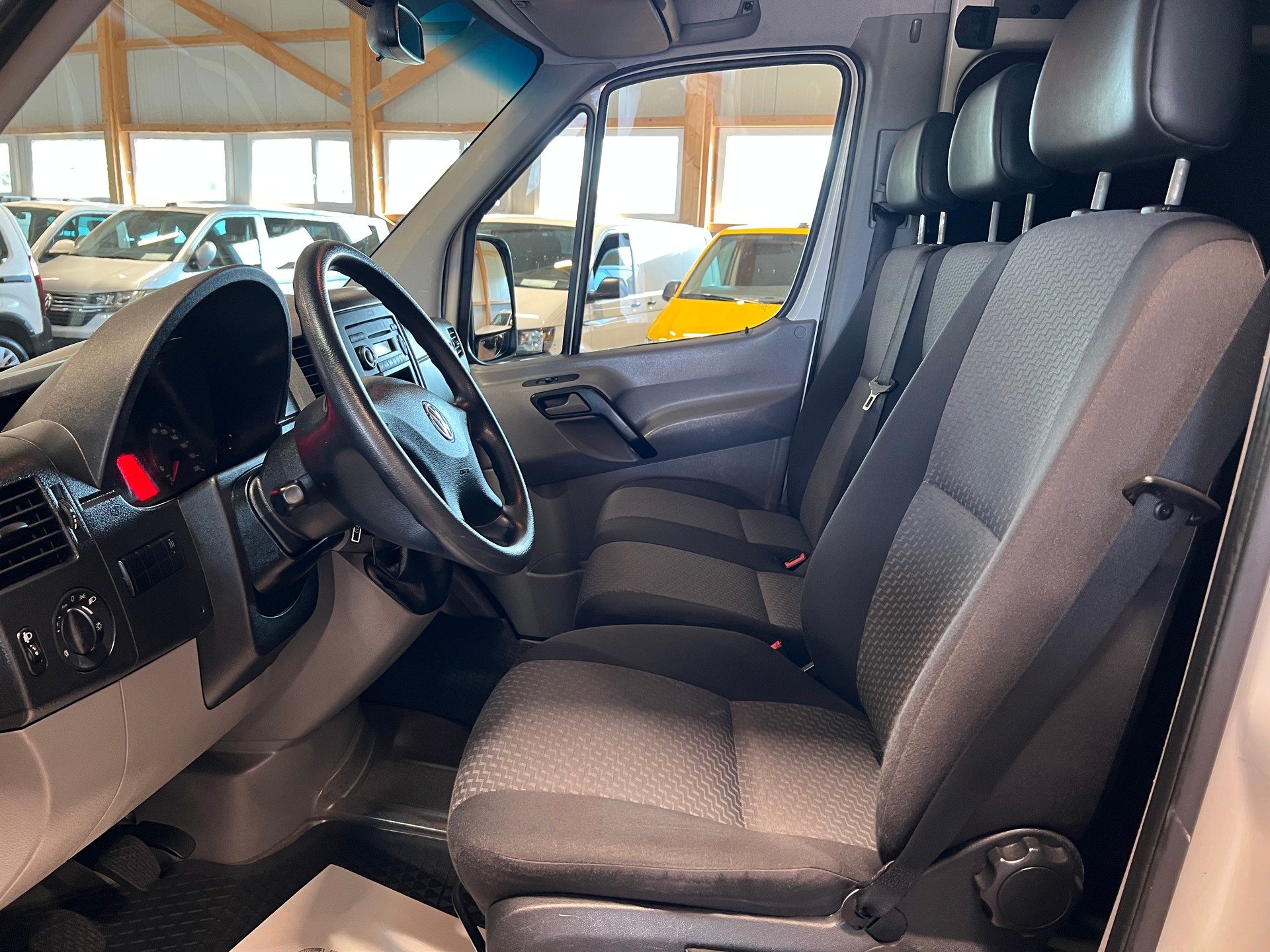 VW Crafter 35 2.0 TDI CR-image-8