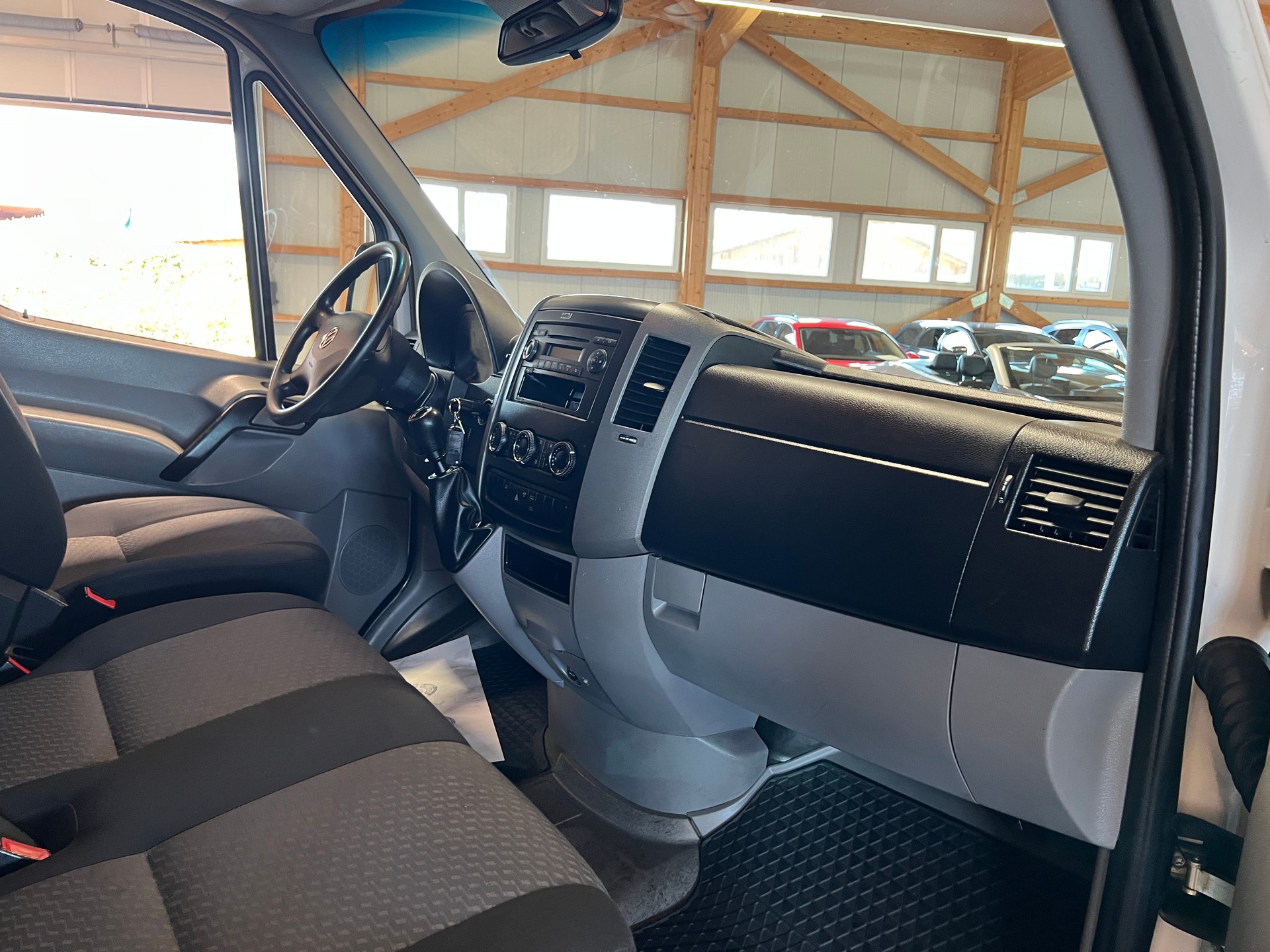 VW Crafter 35 2.0 TDI CR-image-13
