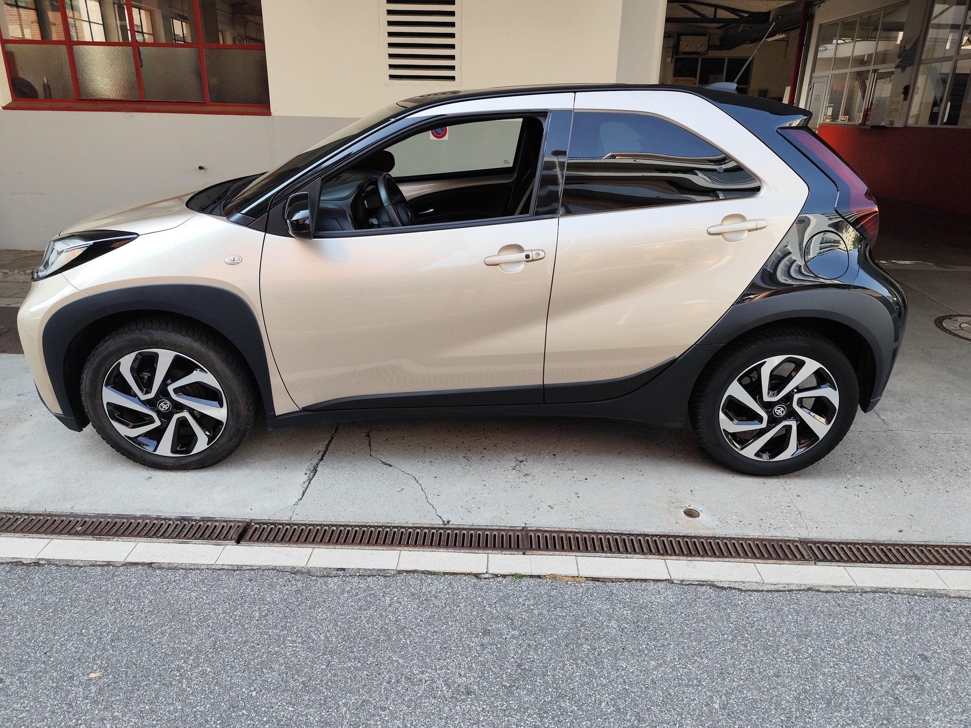 TOYOTA Aygo X 1.0 VVT-i Trend CVT-image-2
