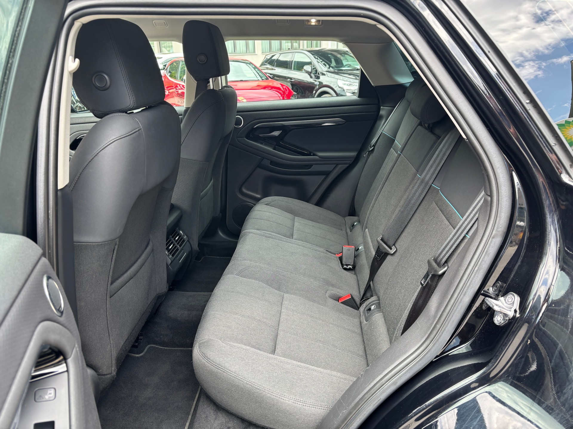LAND ROVER Evoque D 150 S-image-11
