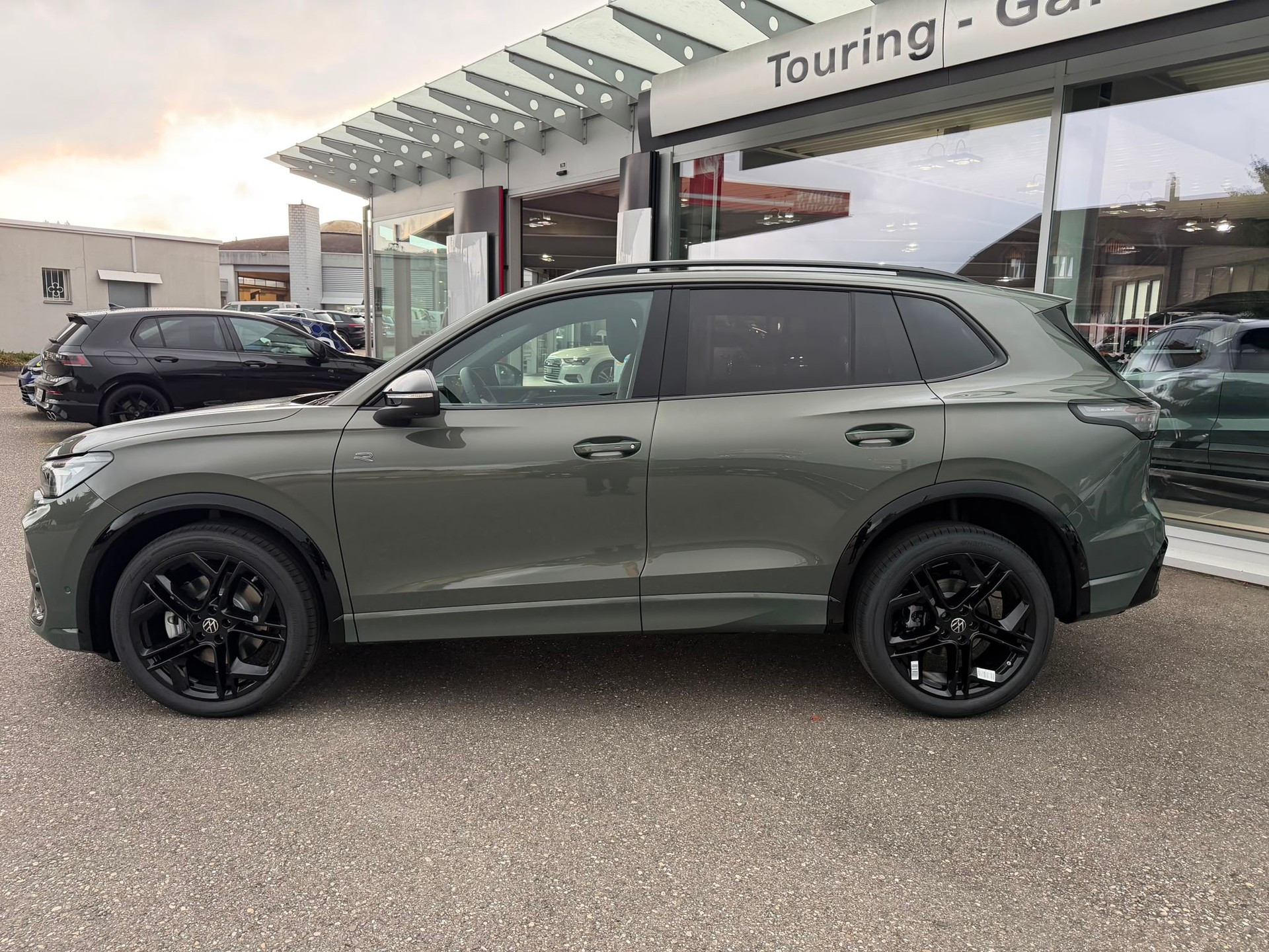 VW Tiguan 2.0 TSI DSG R-Line United 4Motion-image-1