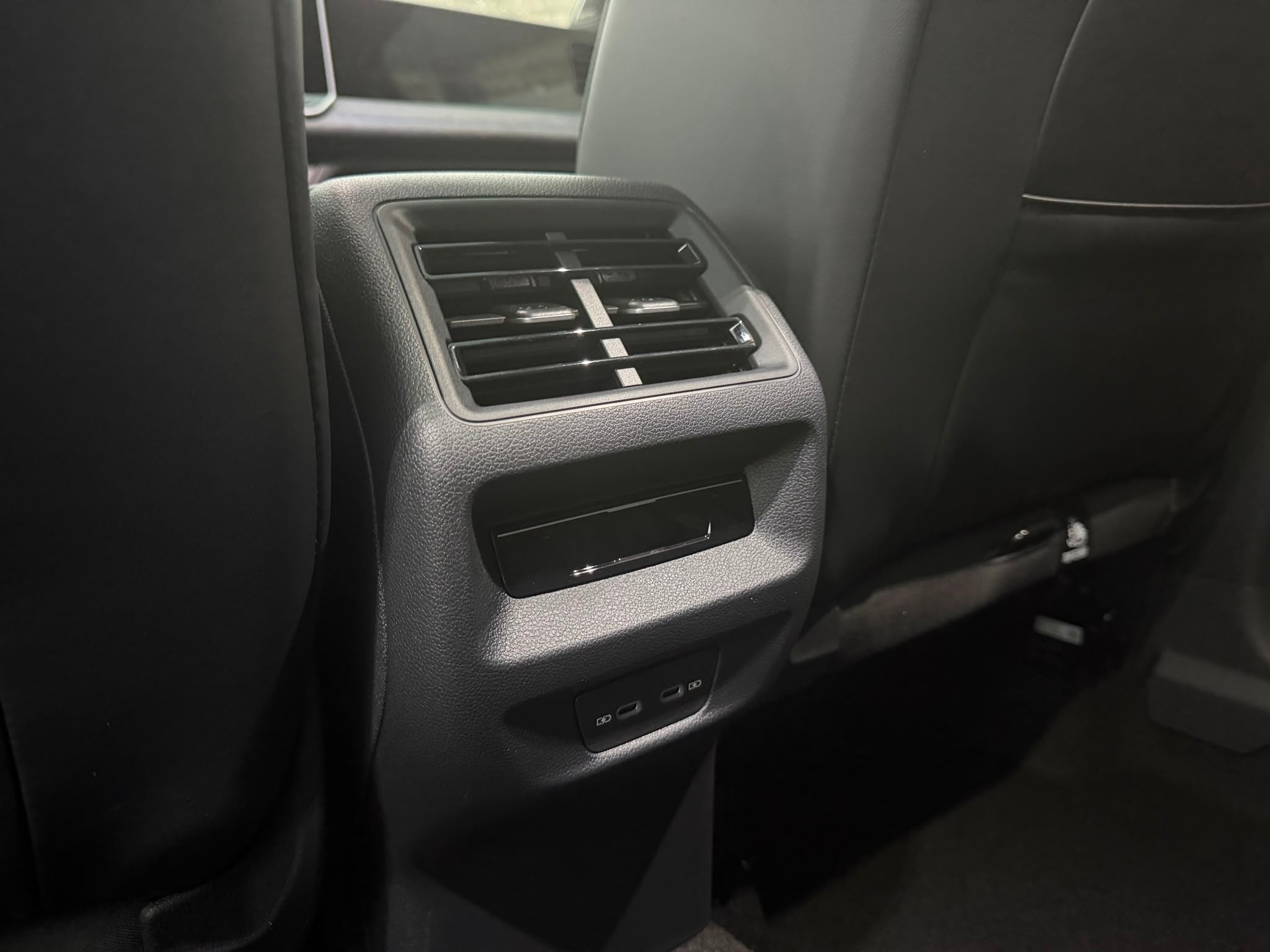 VW Tiguan 2.0 TSI DSG R-Line United 4Motion-image-23