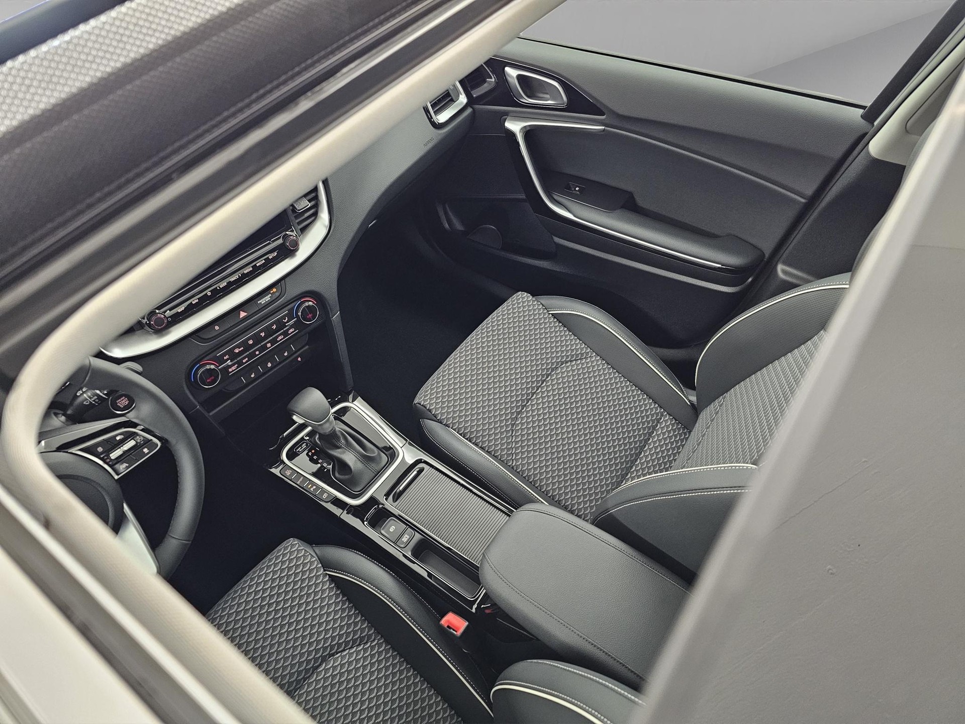 KIA XCeed 1.6 GDi Plug-in Hybrid Style-image-3