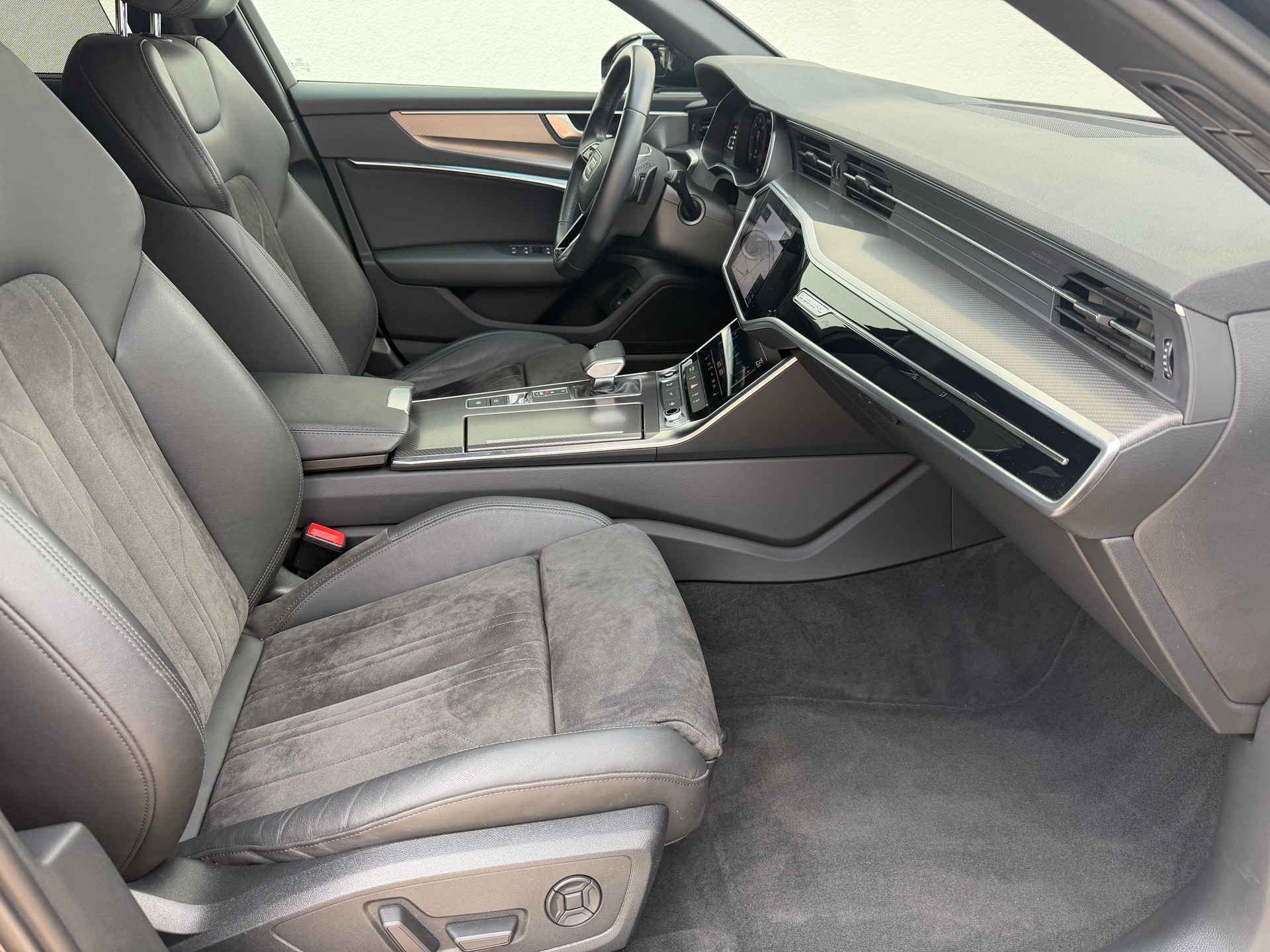 AUDI A6 Avant 40 TDI Sport Attraction quattro S-tronic-image-15