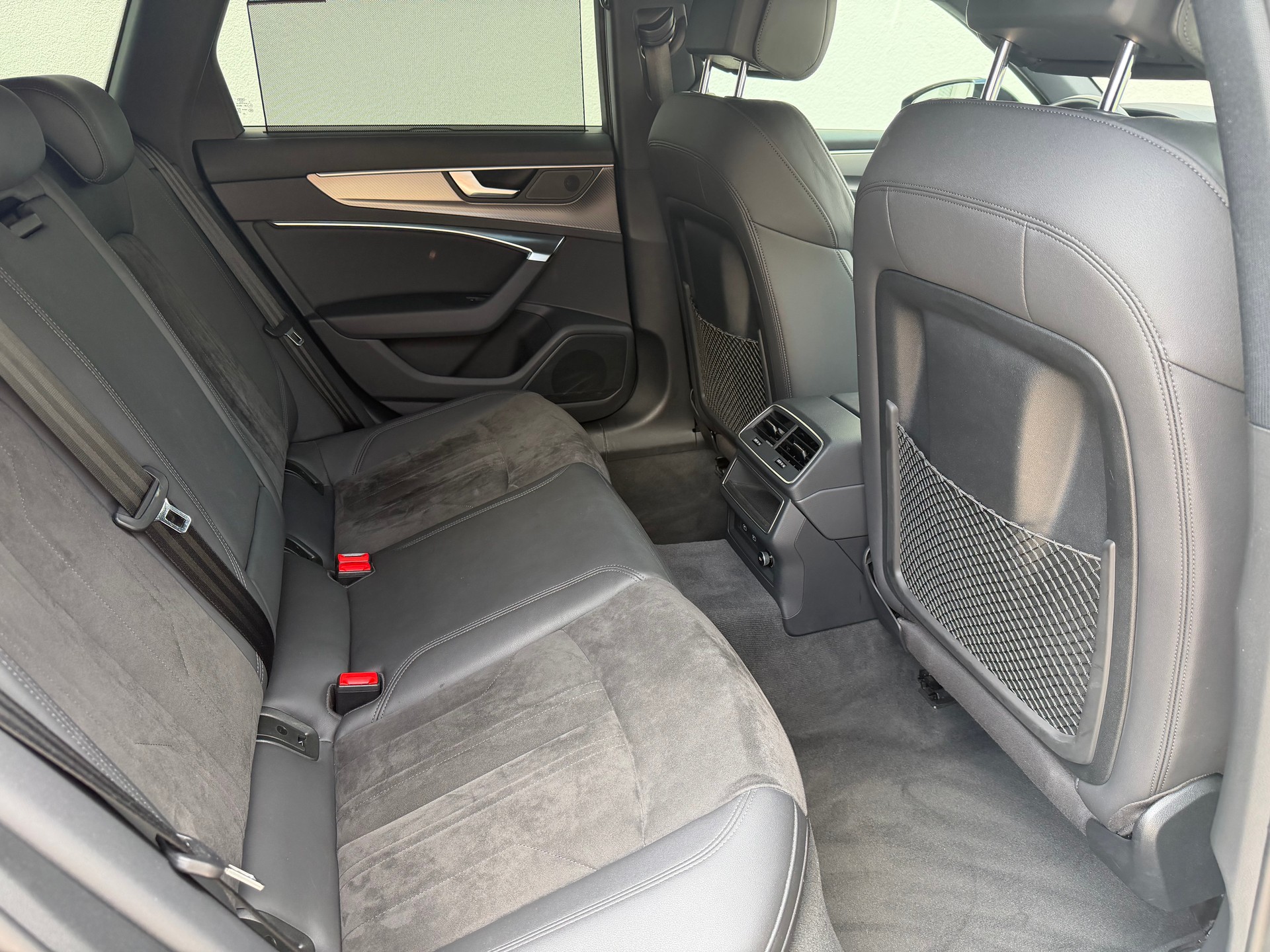 AUDI A6 Avant 40 TDI Sport Attraction quattro S-tronic-image-17