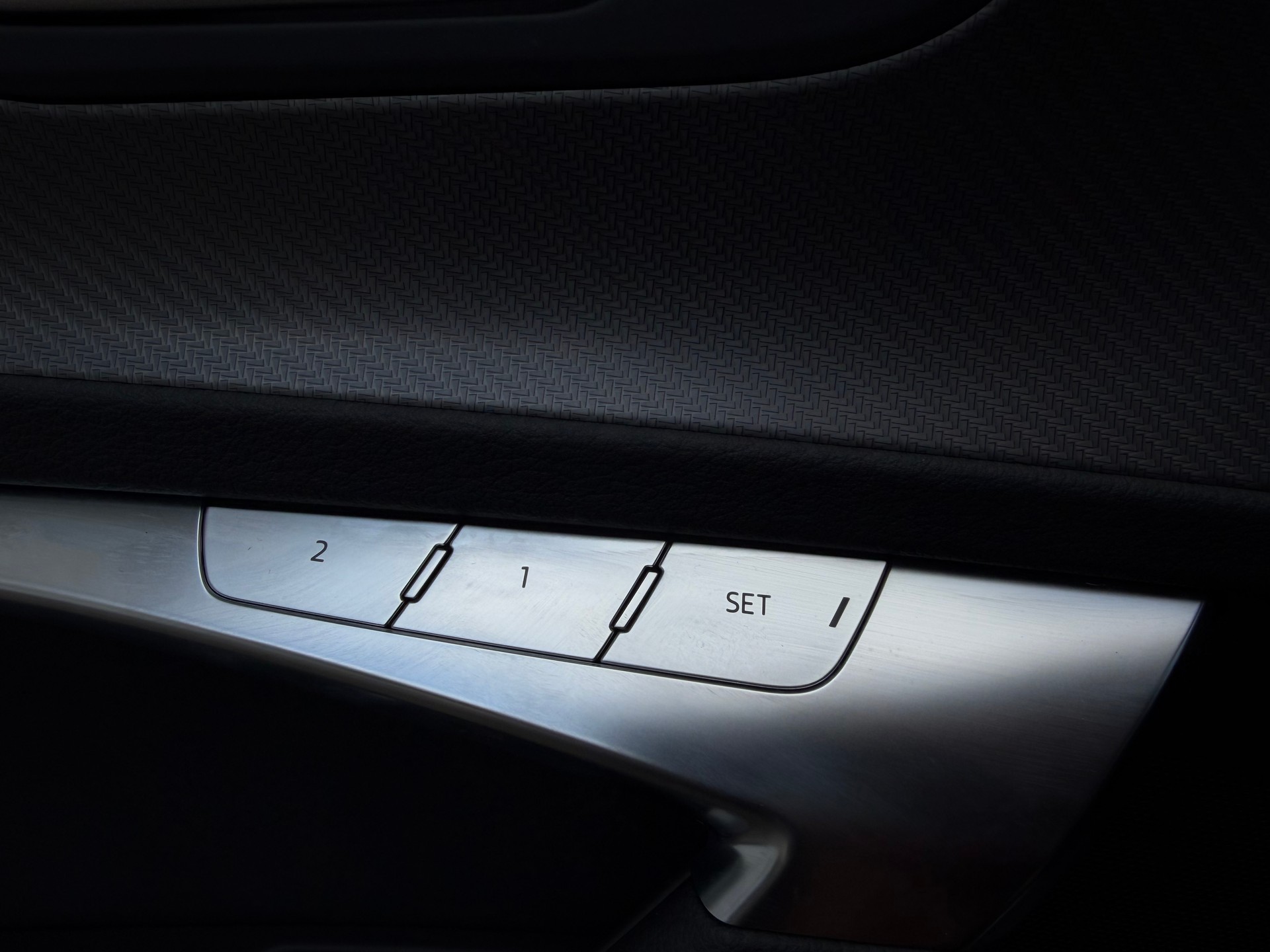 AUDI A6 Avant 40 TDI Sport Attraction quattro S-tronic-image-26