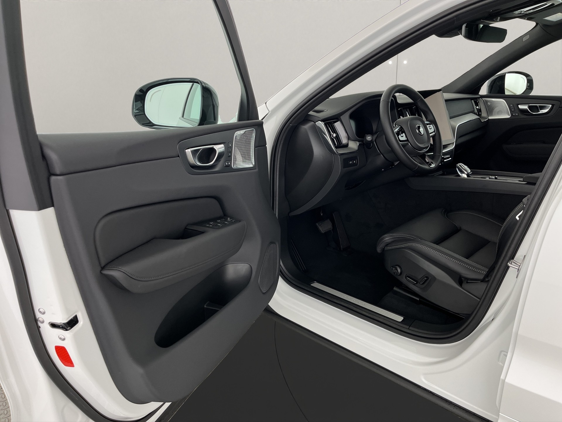 VOLVO XC60 2.0 T8 TE Black Edition eAWD-image-8
