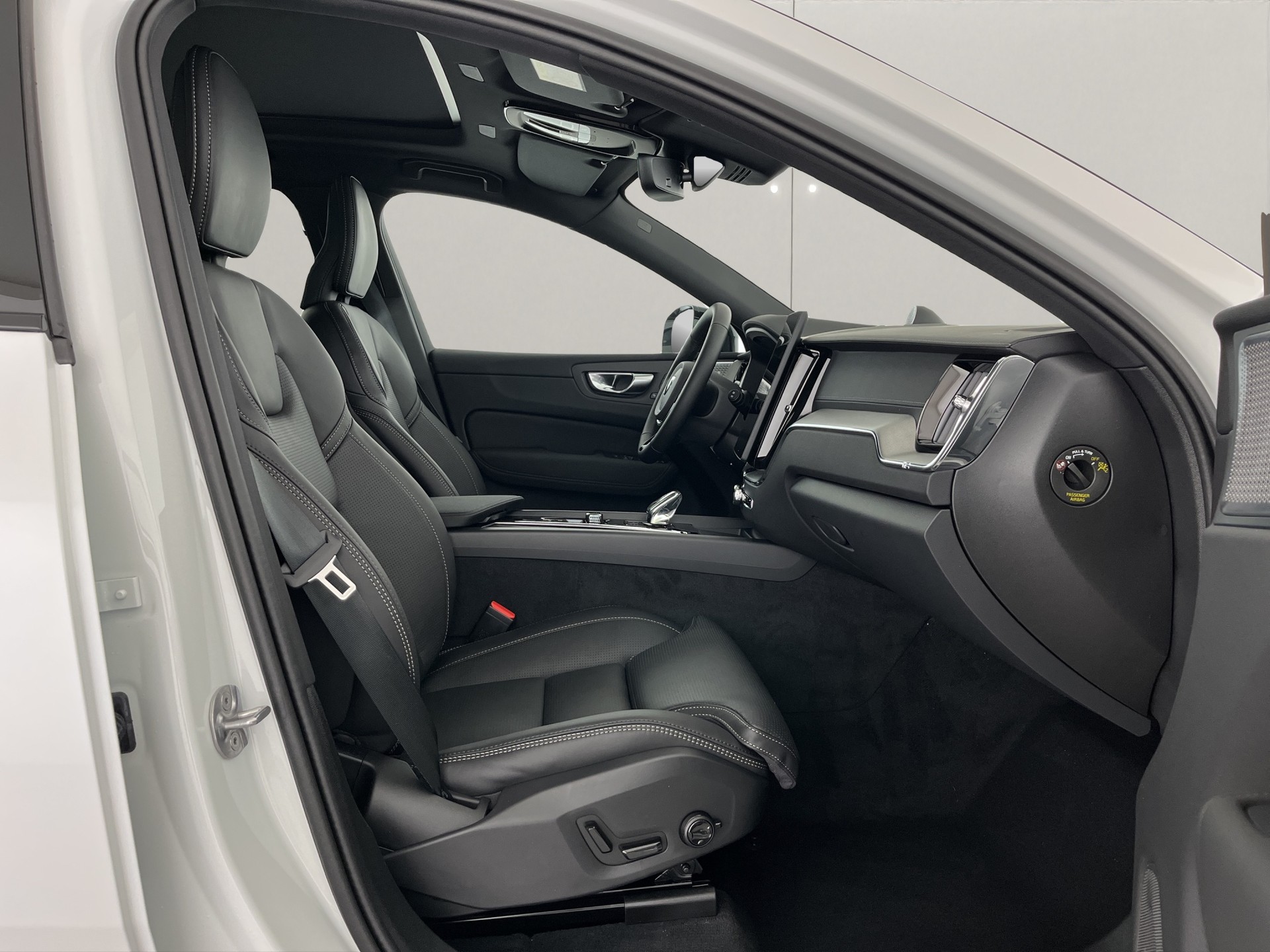 VOLVO XC60 2.0 T8 TE Black Edition eAWD-image-12