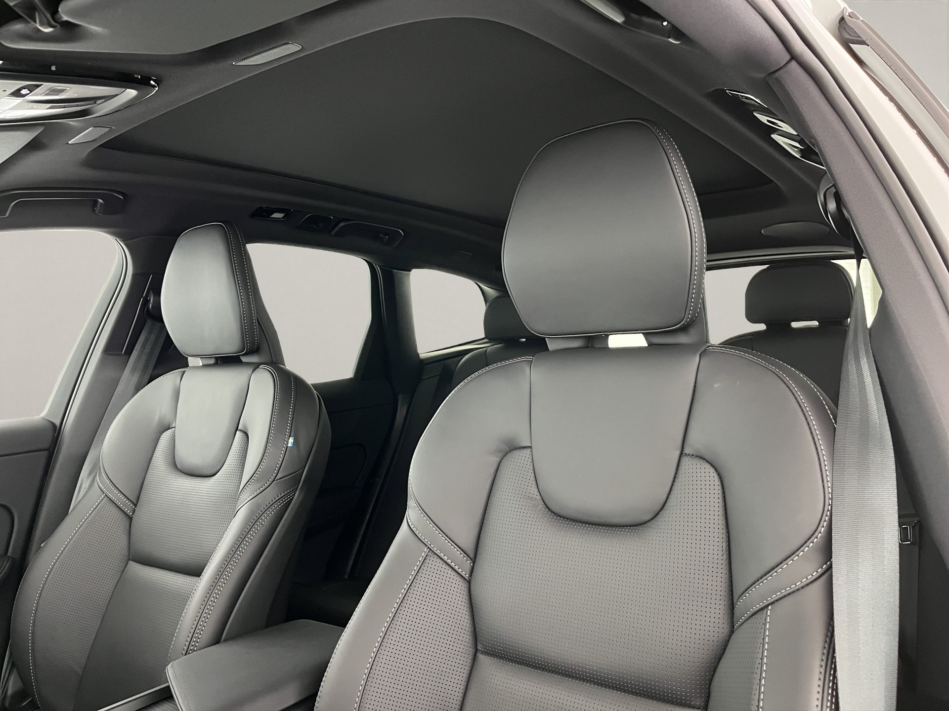 VOLVO XC60 2.0 T8 TE Black Edition eAWD-image-17