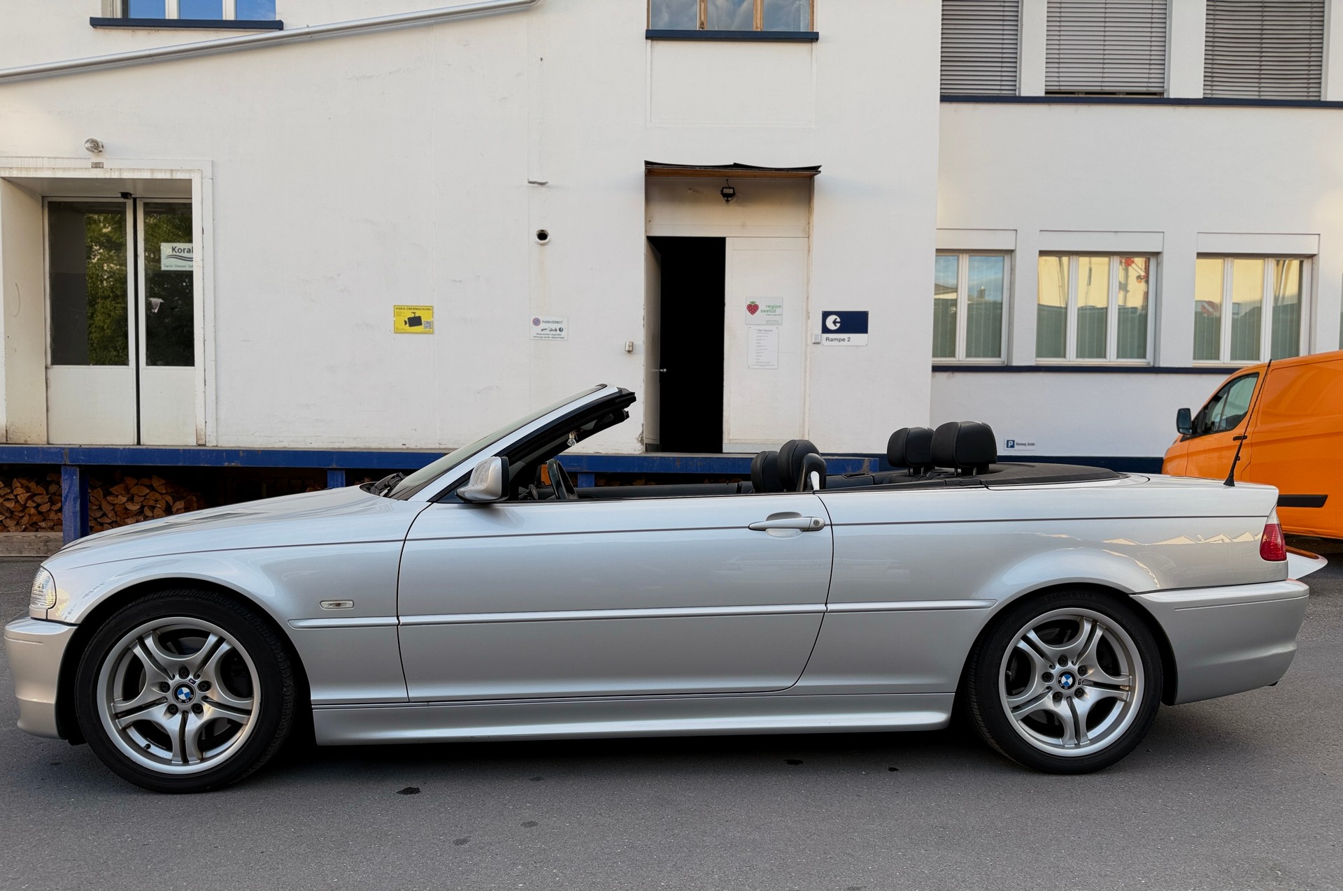 BMW 330Ci Cabriolet-image-10