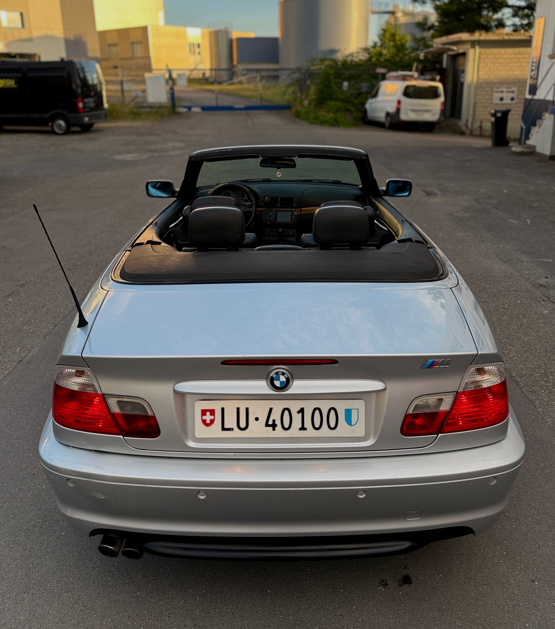 BMW 330Ci Cabriolet-image-11