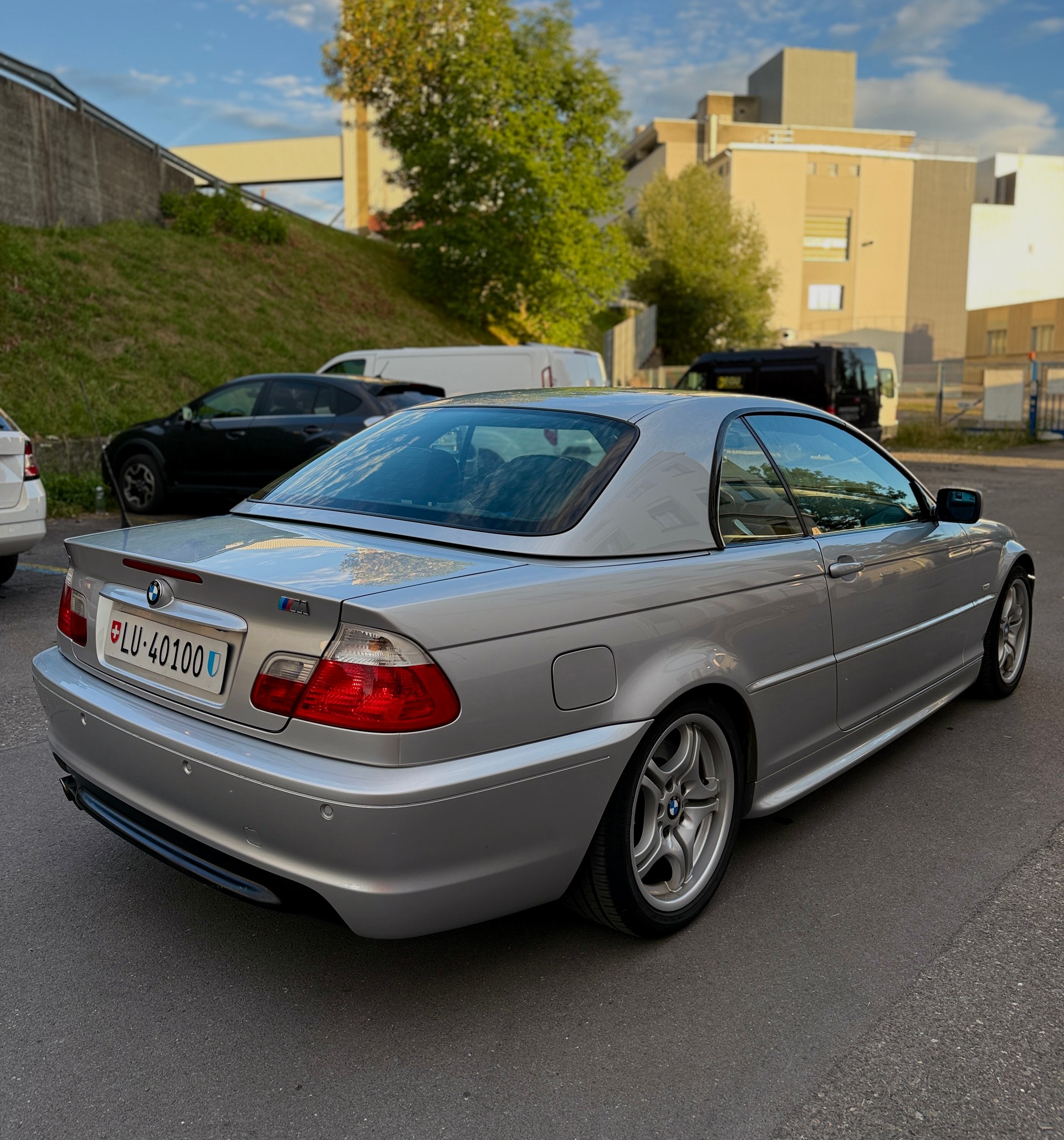 BMW 330Ci Cabriolet-image-8