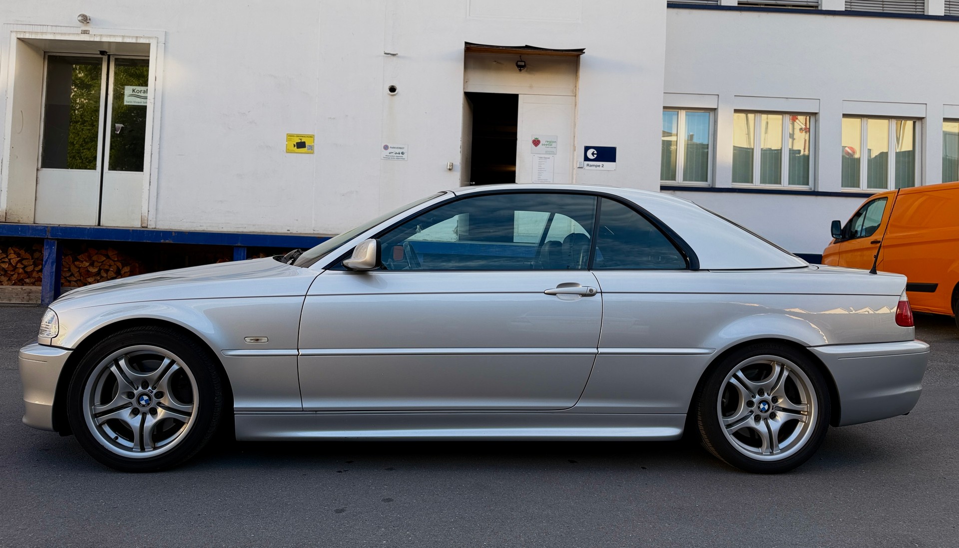 BMW 330Ci Cabriolet-image-4