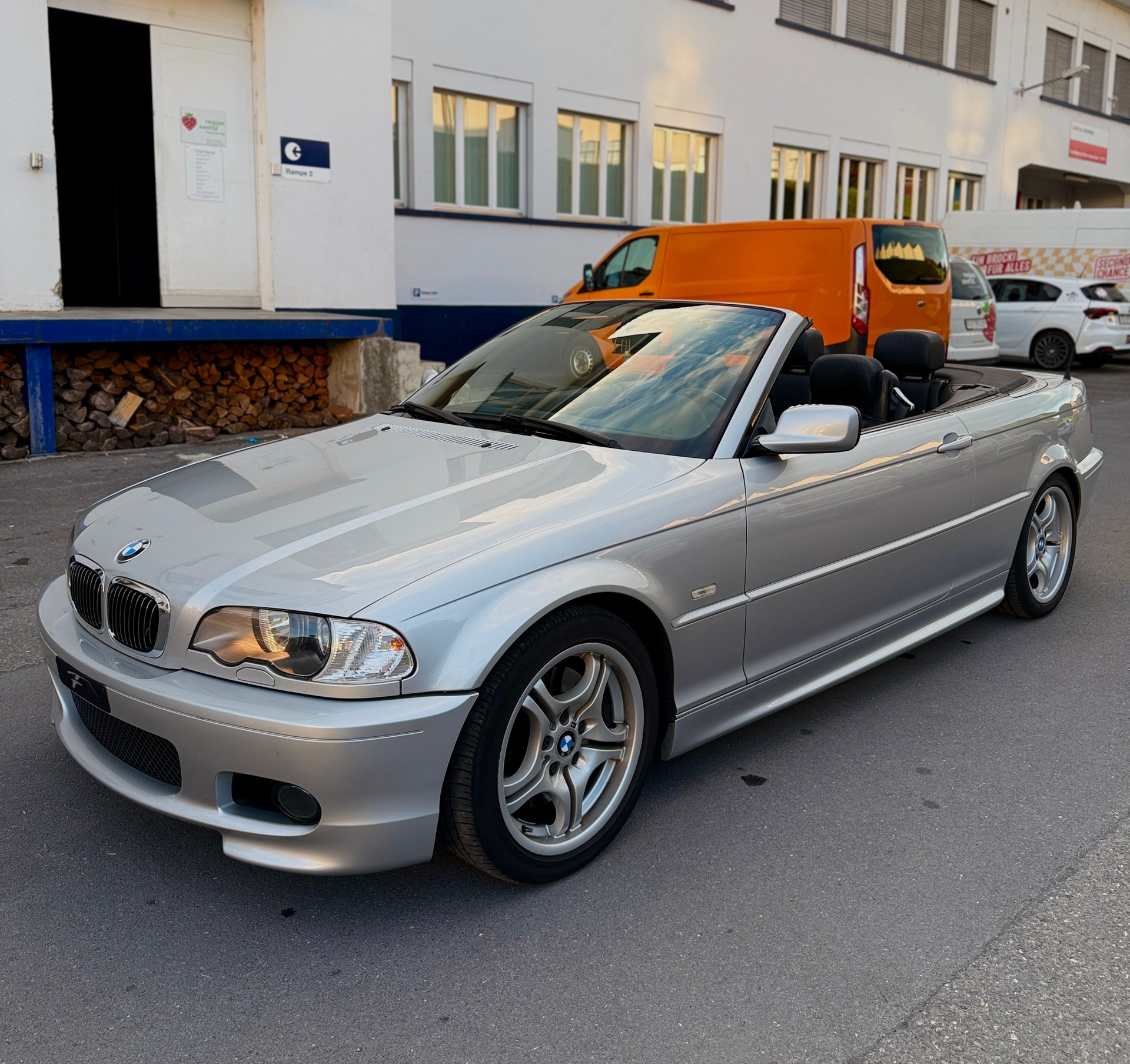 BMW 330Ci Cabriolet-image-9