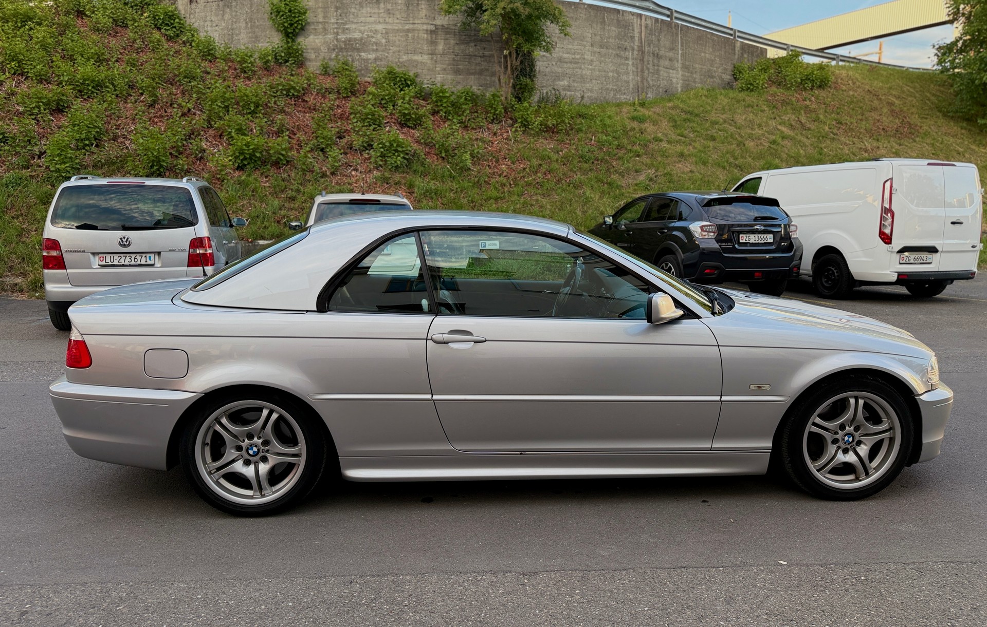 BMW 330Ci Cabriolet-image-5