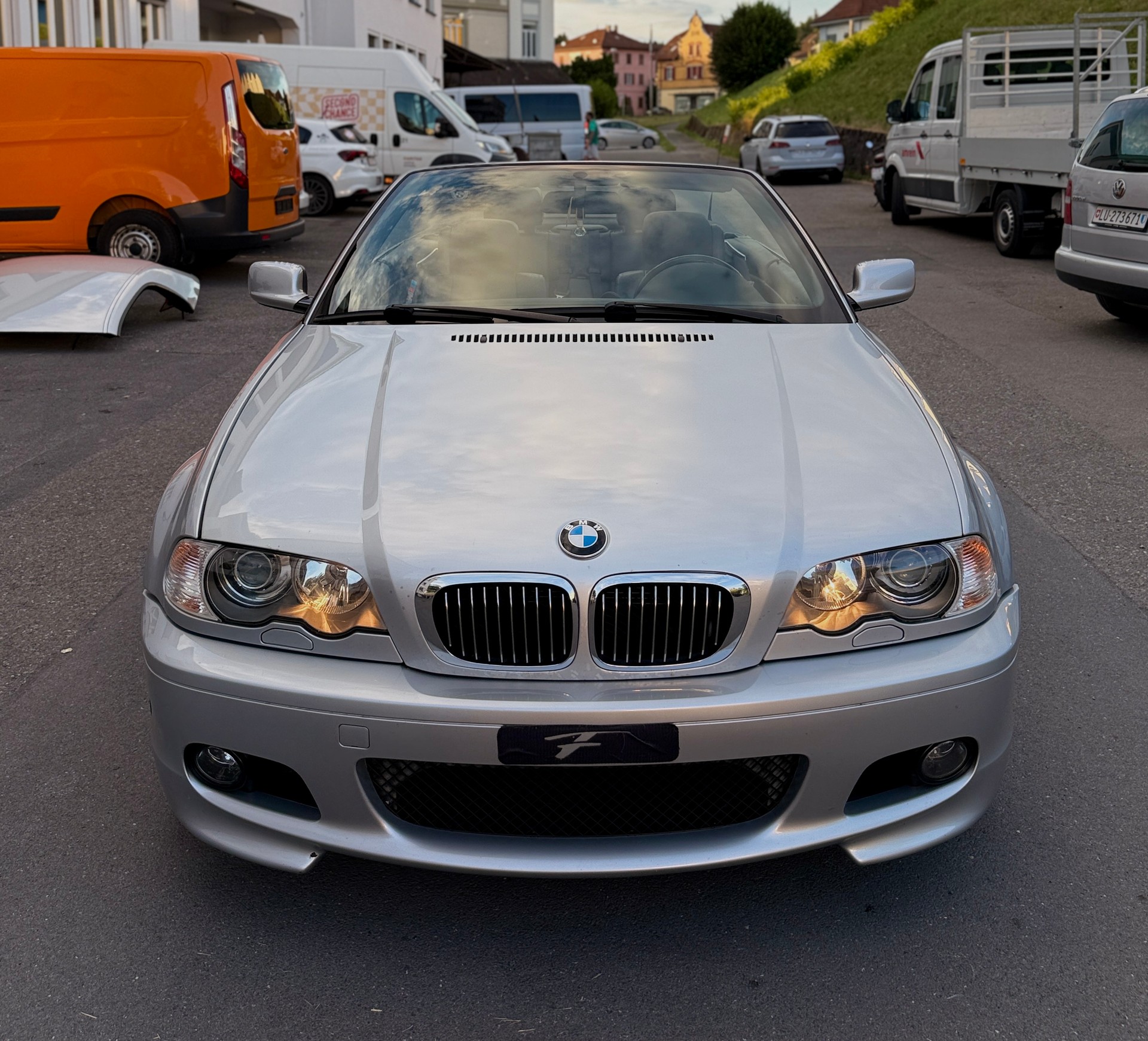 BMW 330Ci Cabriolet-showroom-element-1