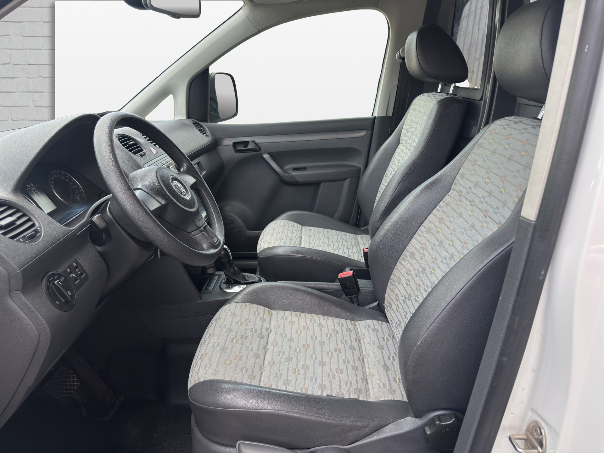 VW Caddy Maxi 1.6 TDI DSG-image-8