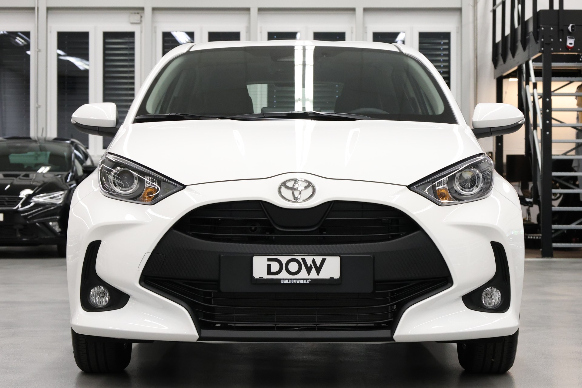 TOYOTA Yaris 1.5 Active Drive e-CVT-image-7