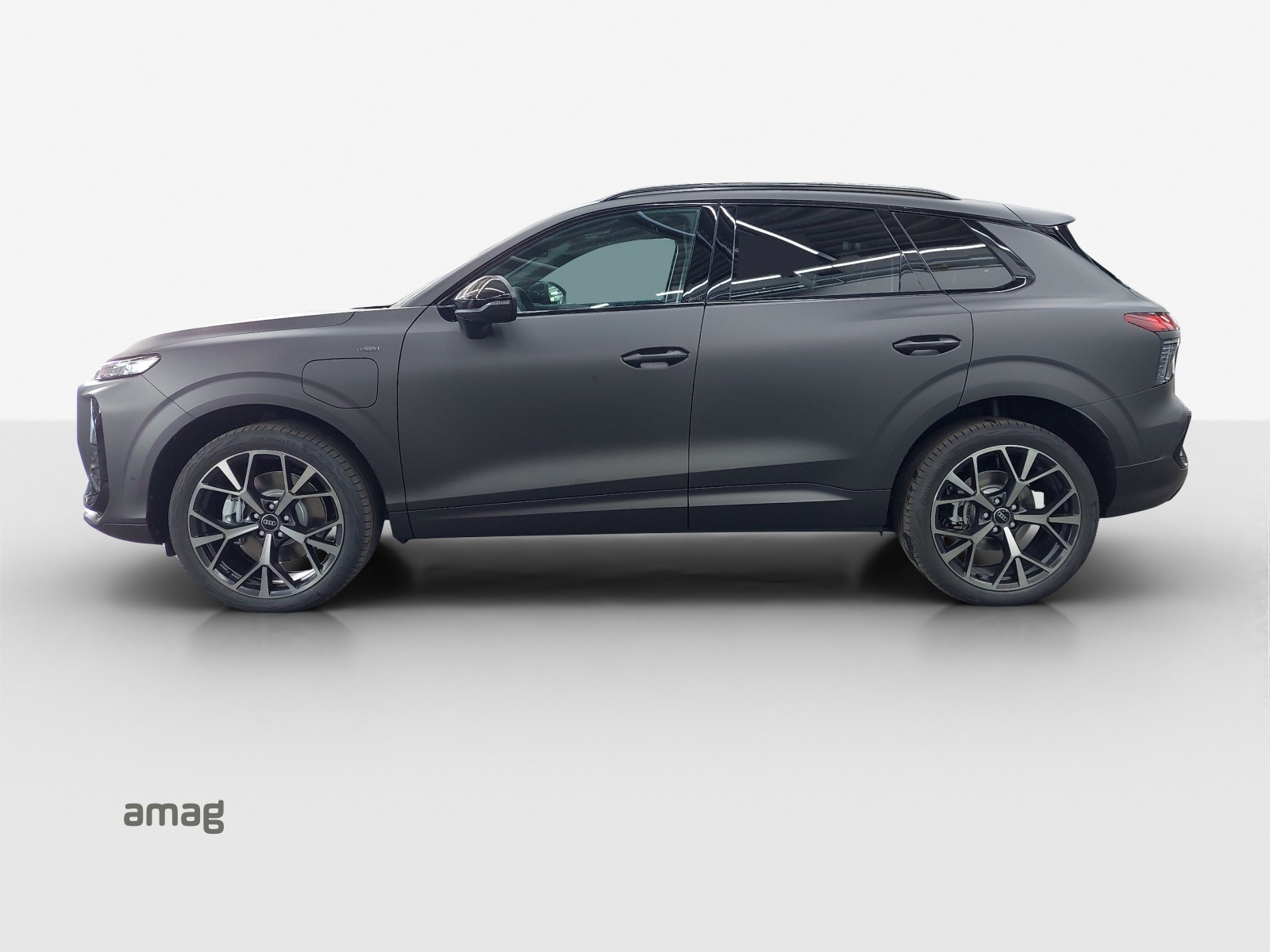 AUDI Q3 SUV e-hybrid 200 kW S tronig-image-1