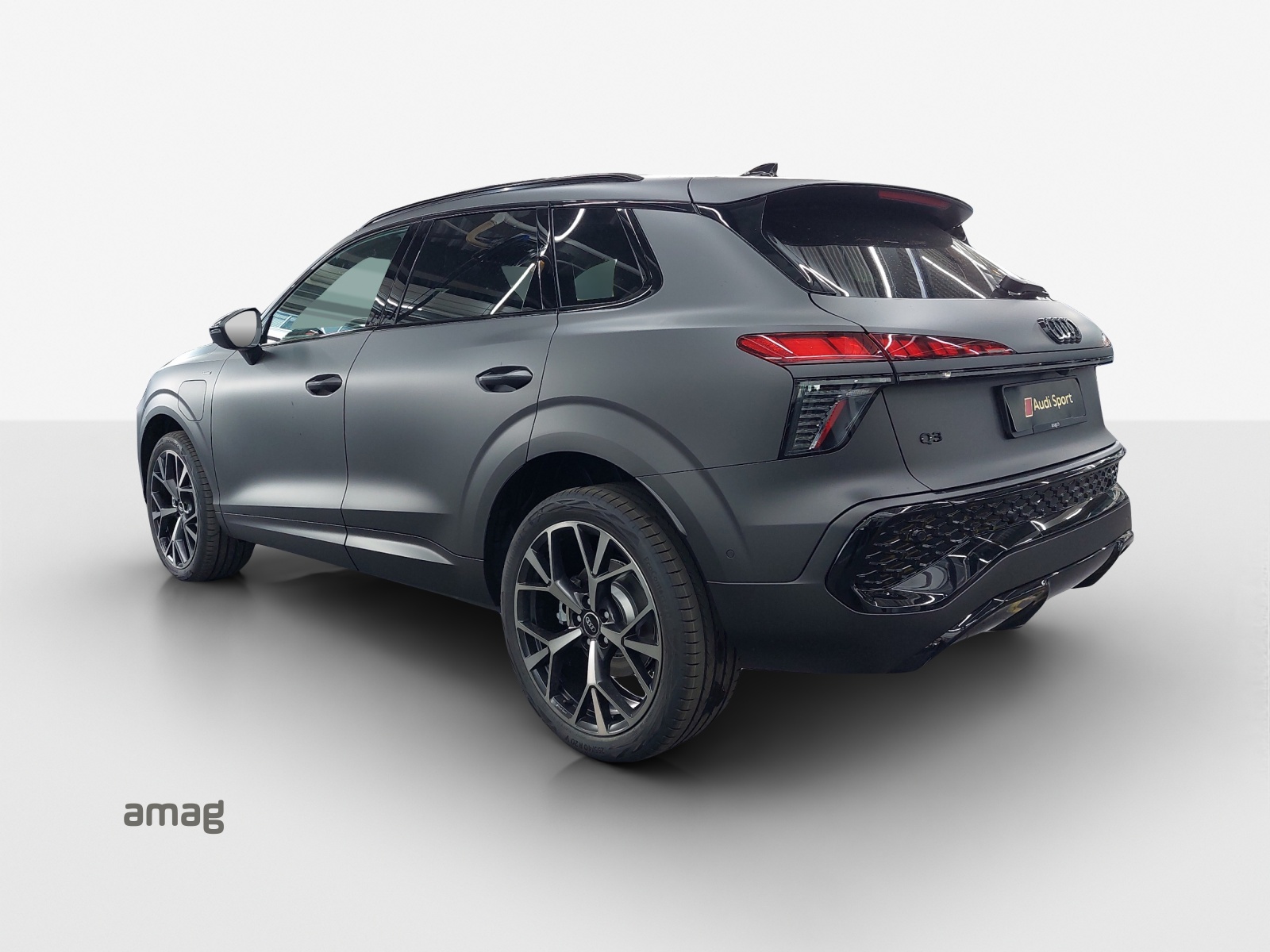 AUDI Q3 SUV e-hybrid 200 kW S tronig-image-2