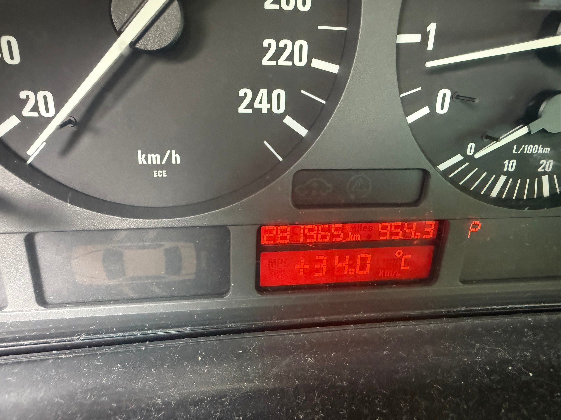 BMW 520i Touring-image-11