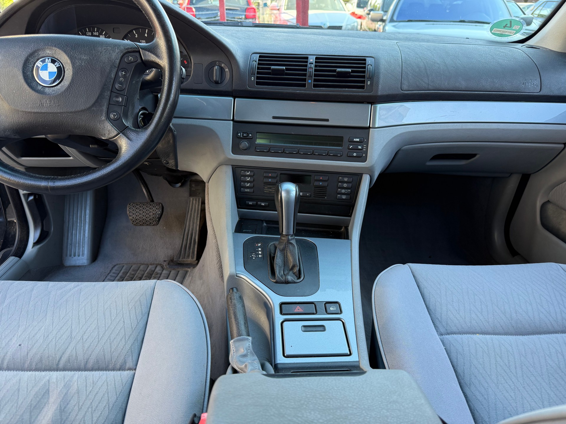 BMW 520i Touring-image-6