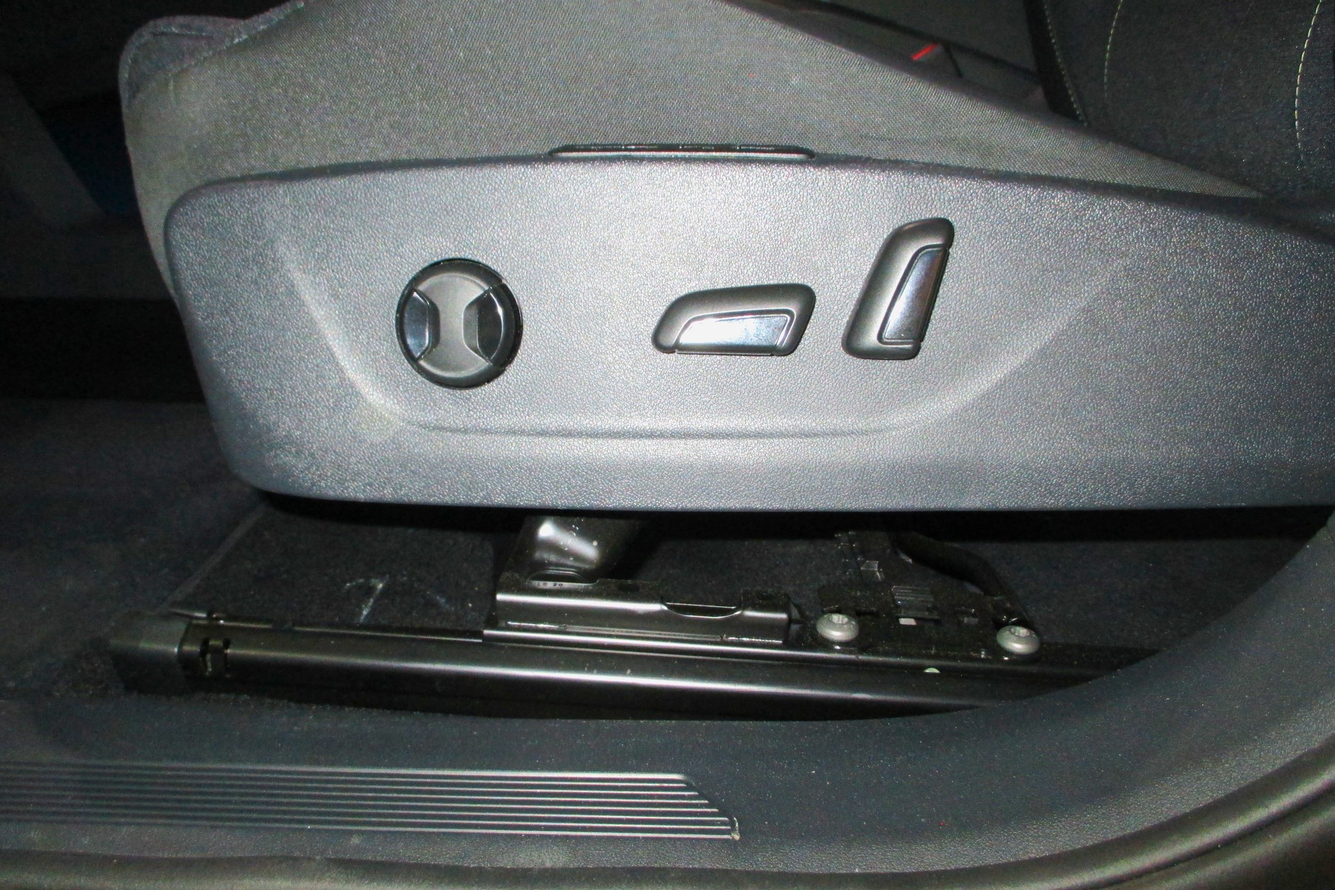SKODA Elroq 85-image-10