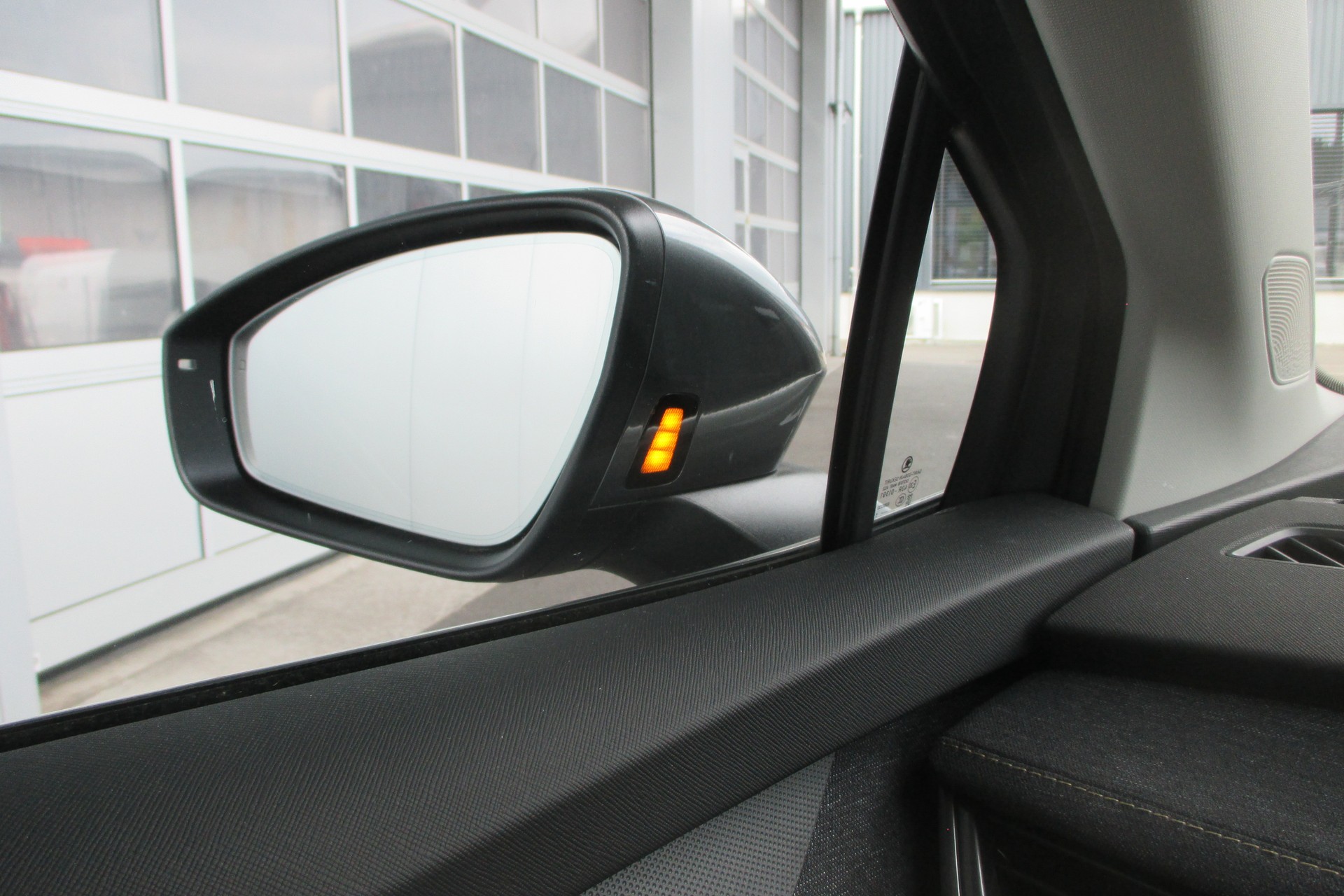 SKODA Elroq 85-image-12