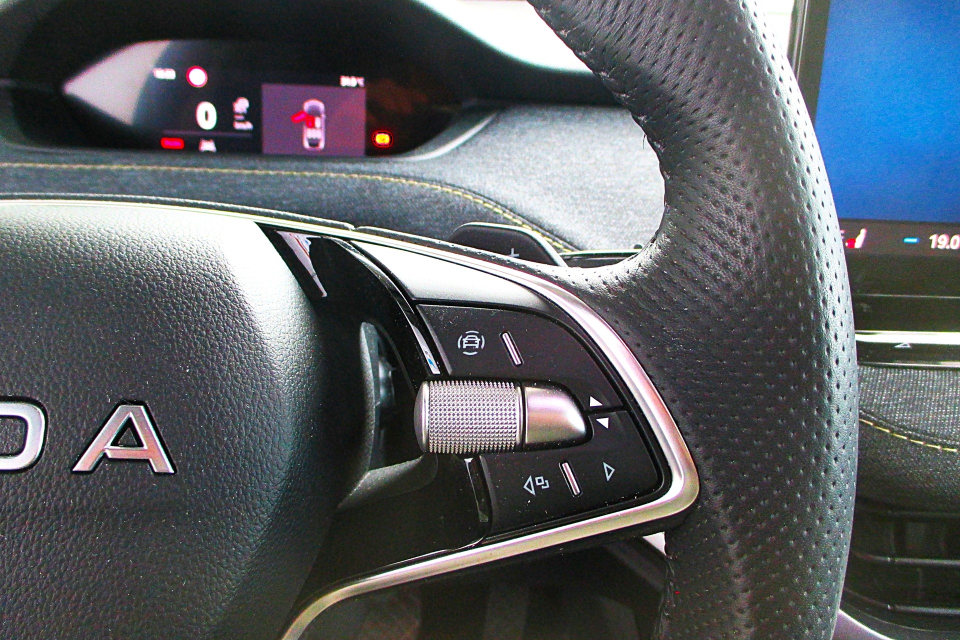 SKODA Elroq 85-image-7