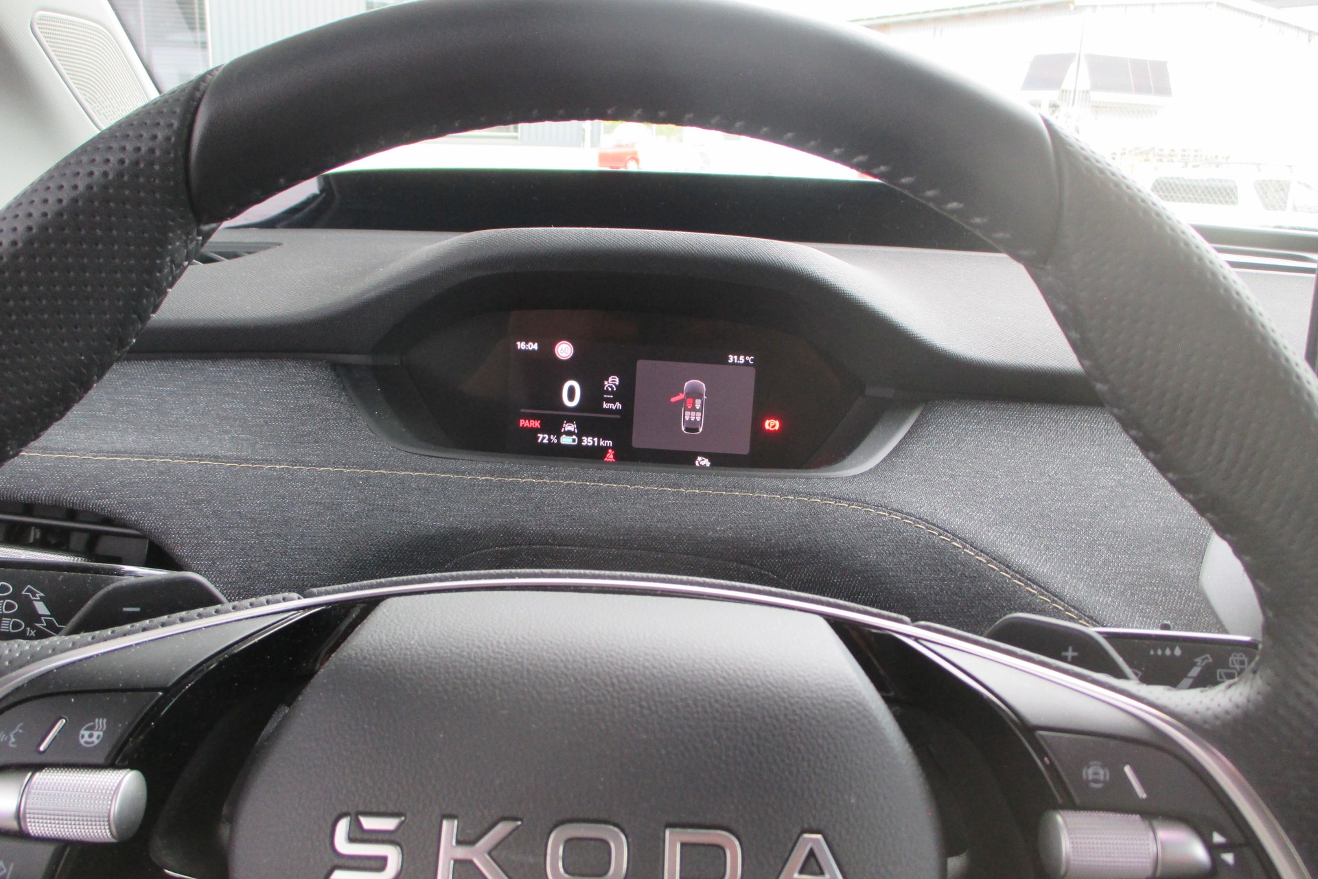 SKODA Elroq 85-image-8