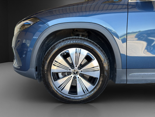 MERCEDES-BENZ EQA 300 4Matic-image-6