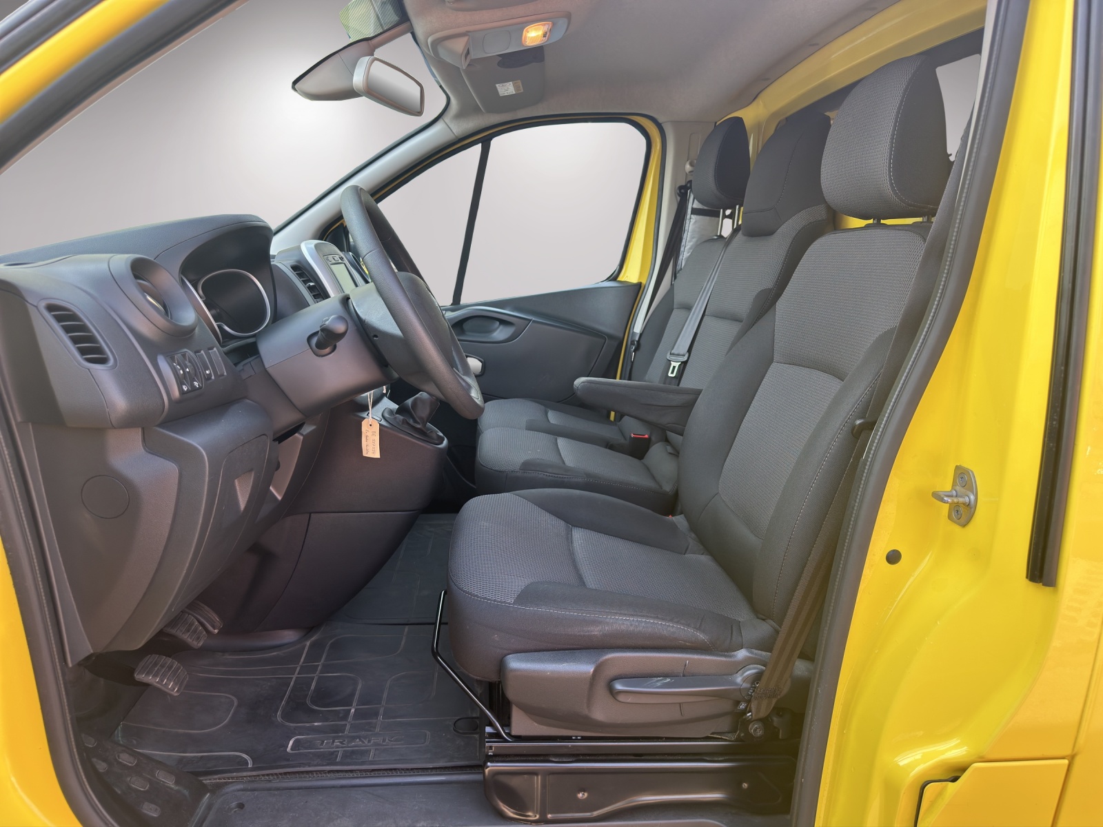RENAULT Trafic 2.0 ENERGY dCi145 3.0t Business L1H1-image-9
