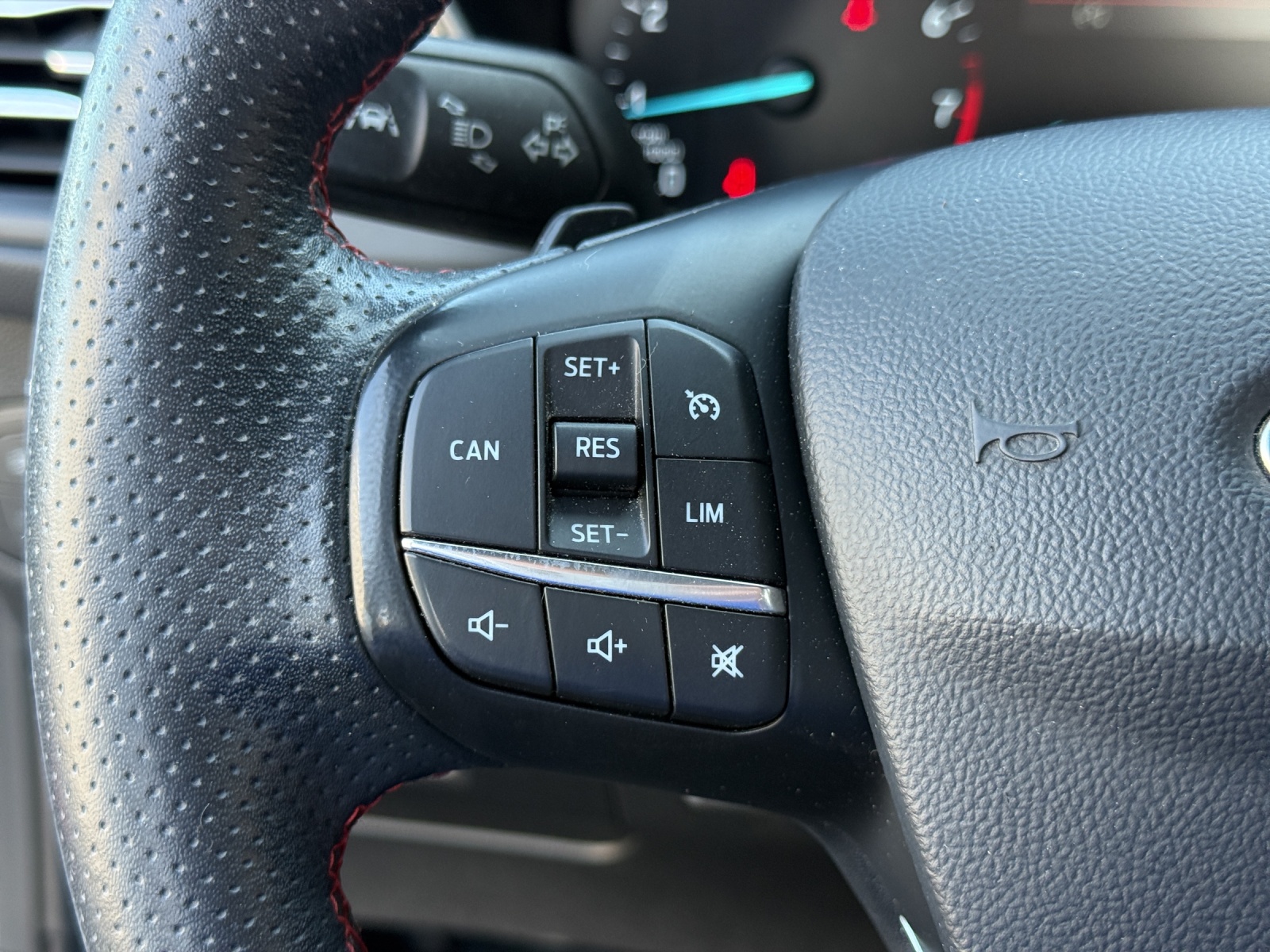FORD Focus 1.0 SCTi ST Line Automatic-image-24