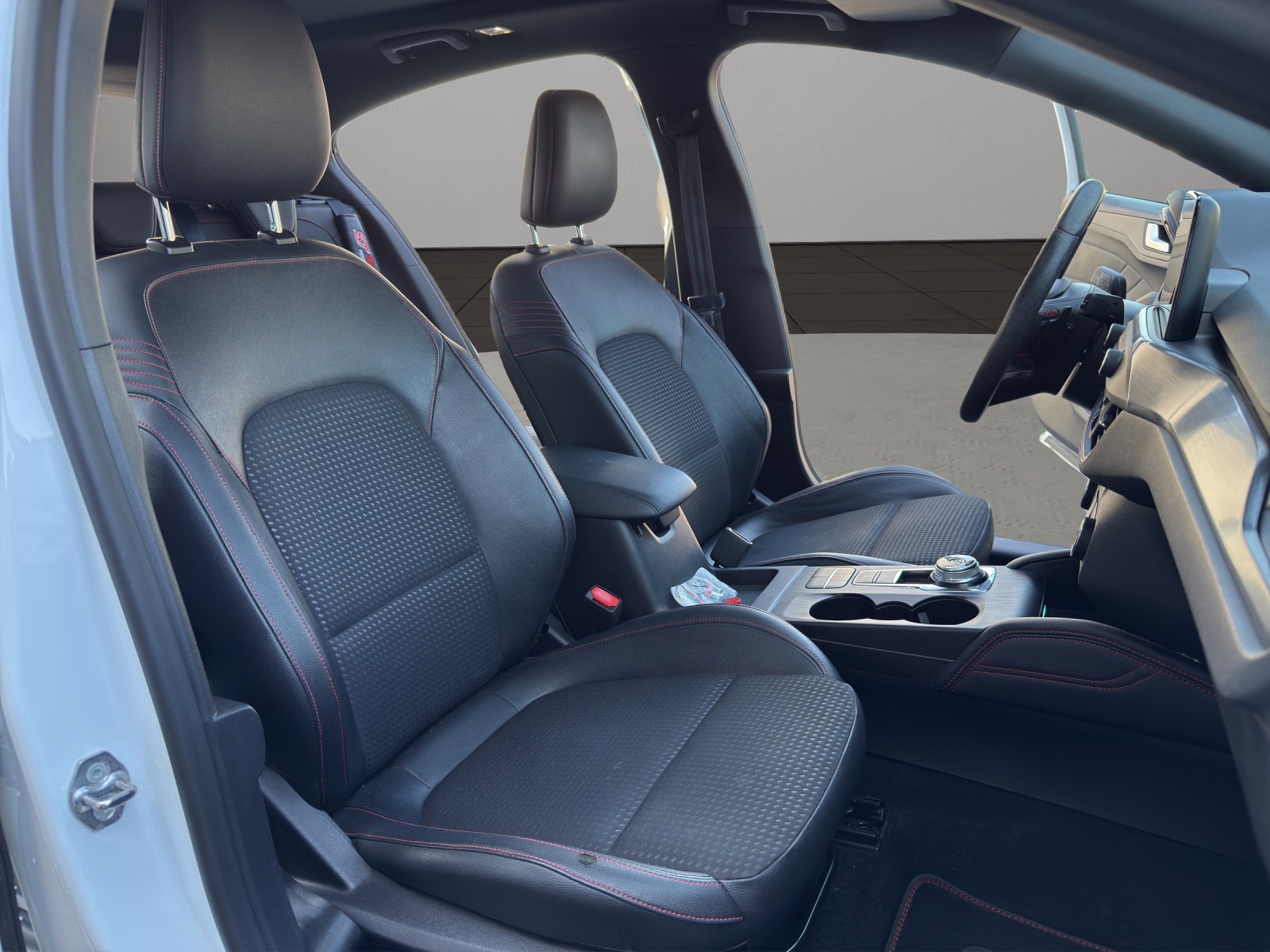 FORD Focus 1.0 SCTi ST Line Automatic-image-16