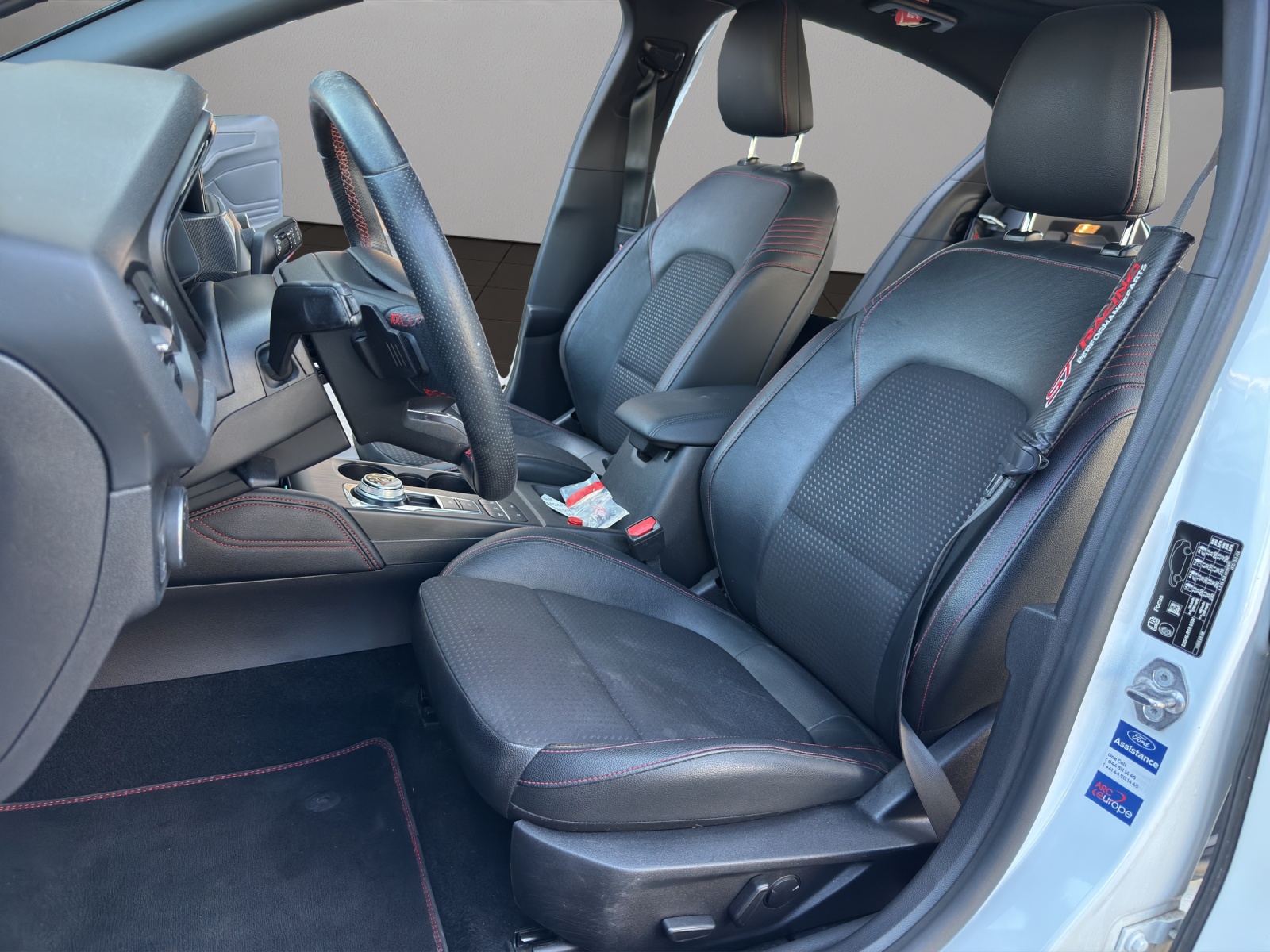 FORD Focus 1.0 SCTi ST Line Automatic-image-8