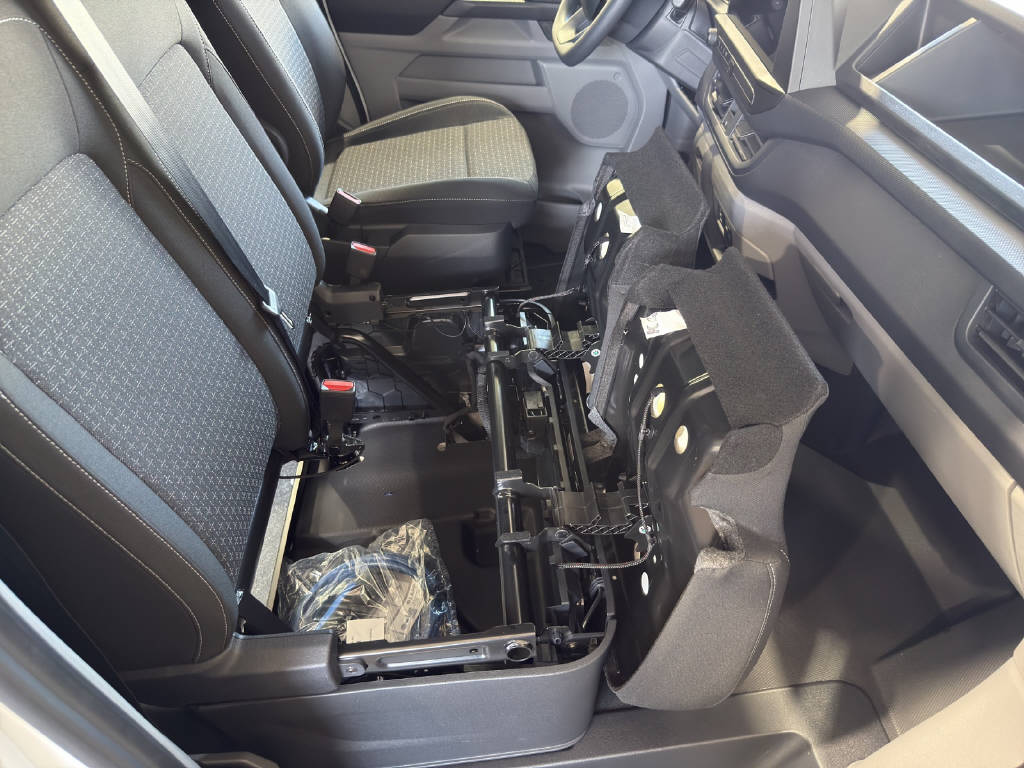 FORD Transit Custom Van 320 L1 2.5 Duratec 233 PS Trend PHEV-image-12