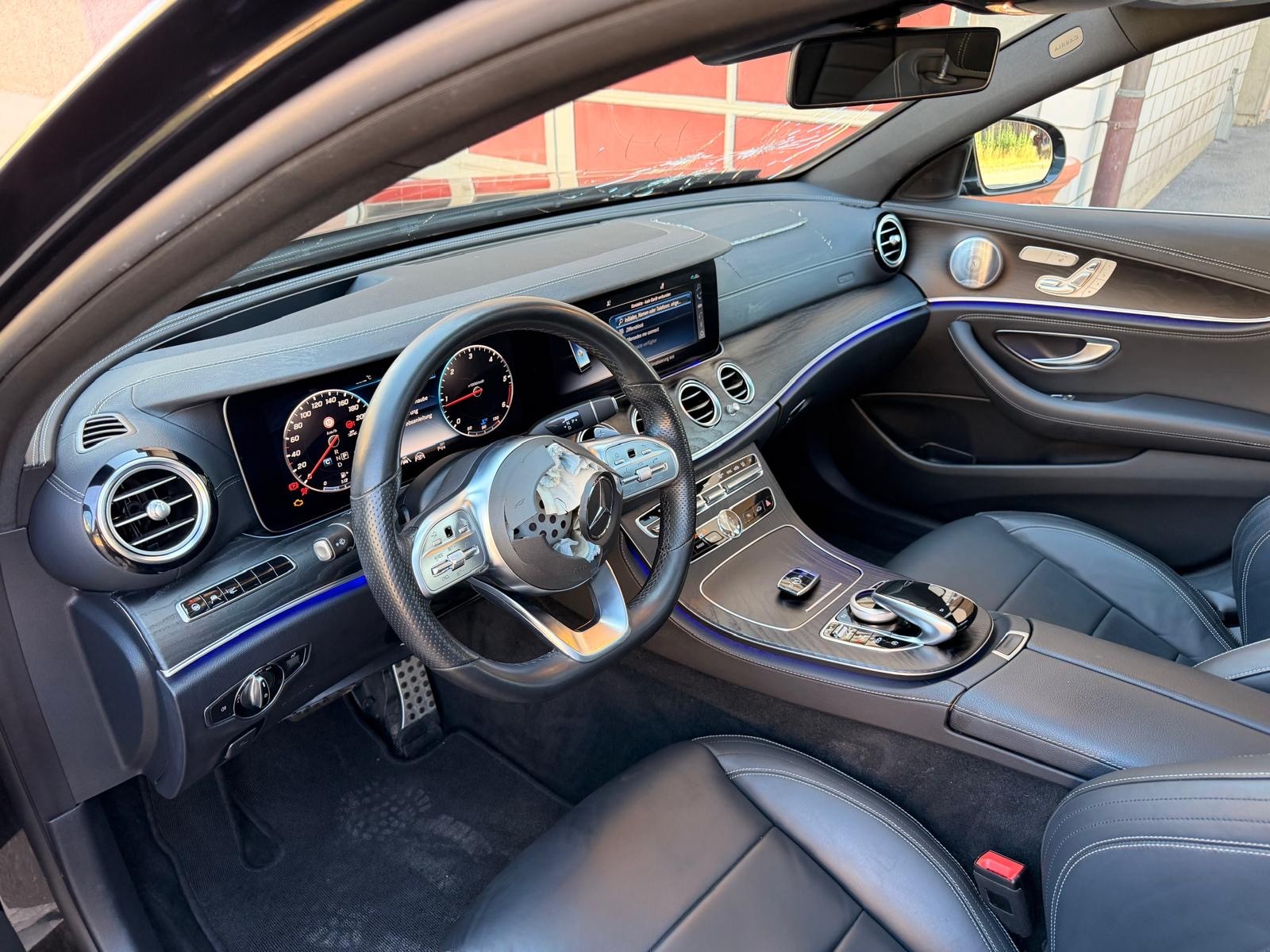 MERCEDES-BENZ E 220 d 4Matic 9G-Tronic-image-7