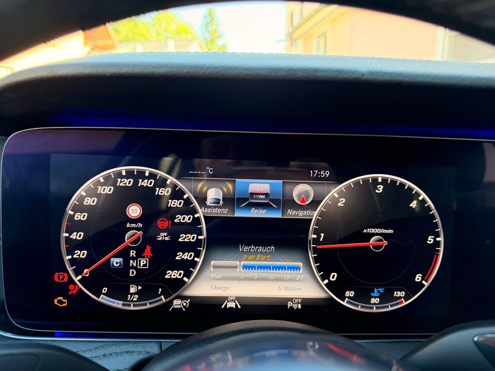 MERCEDES-BENZ E 220 d 4Matic 9G-Tronic-image-14