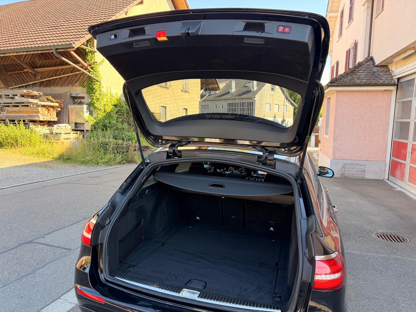 MERCEDES-BENZ E 220 d 4Matic 9G-Tronic-image-9