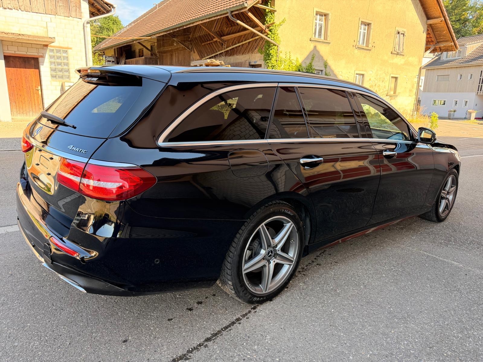 MERCEDES-BENZ E 220 d 4Matic 9G-Tronic-image-3