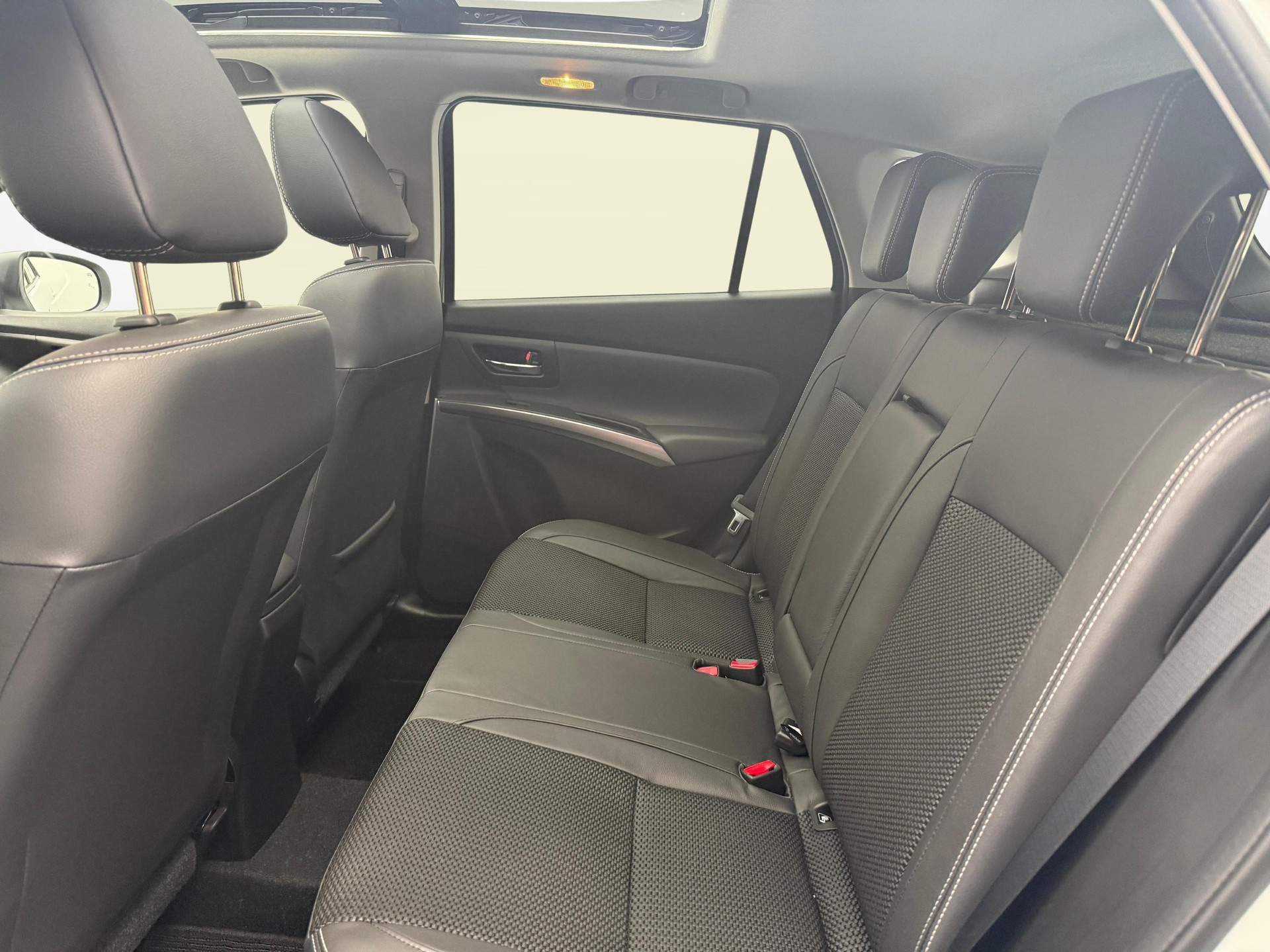 SUZUKI S-Cross 1.5 Compact Top Hybrid 4x4-image-10